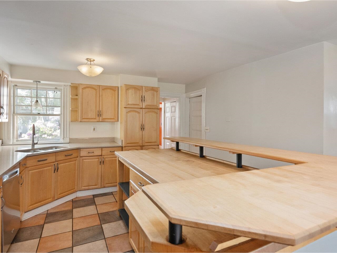 159 Loomis Street Property Photo 7