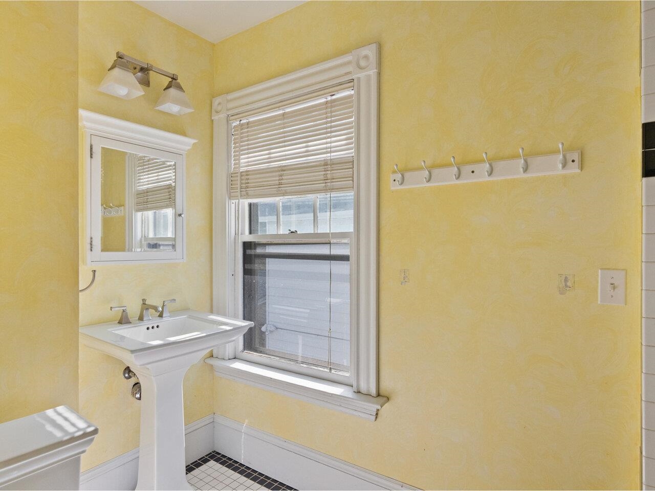 159 Loomis Street Property Photo 24