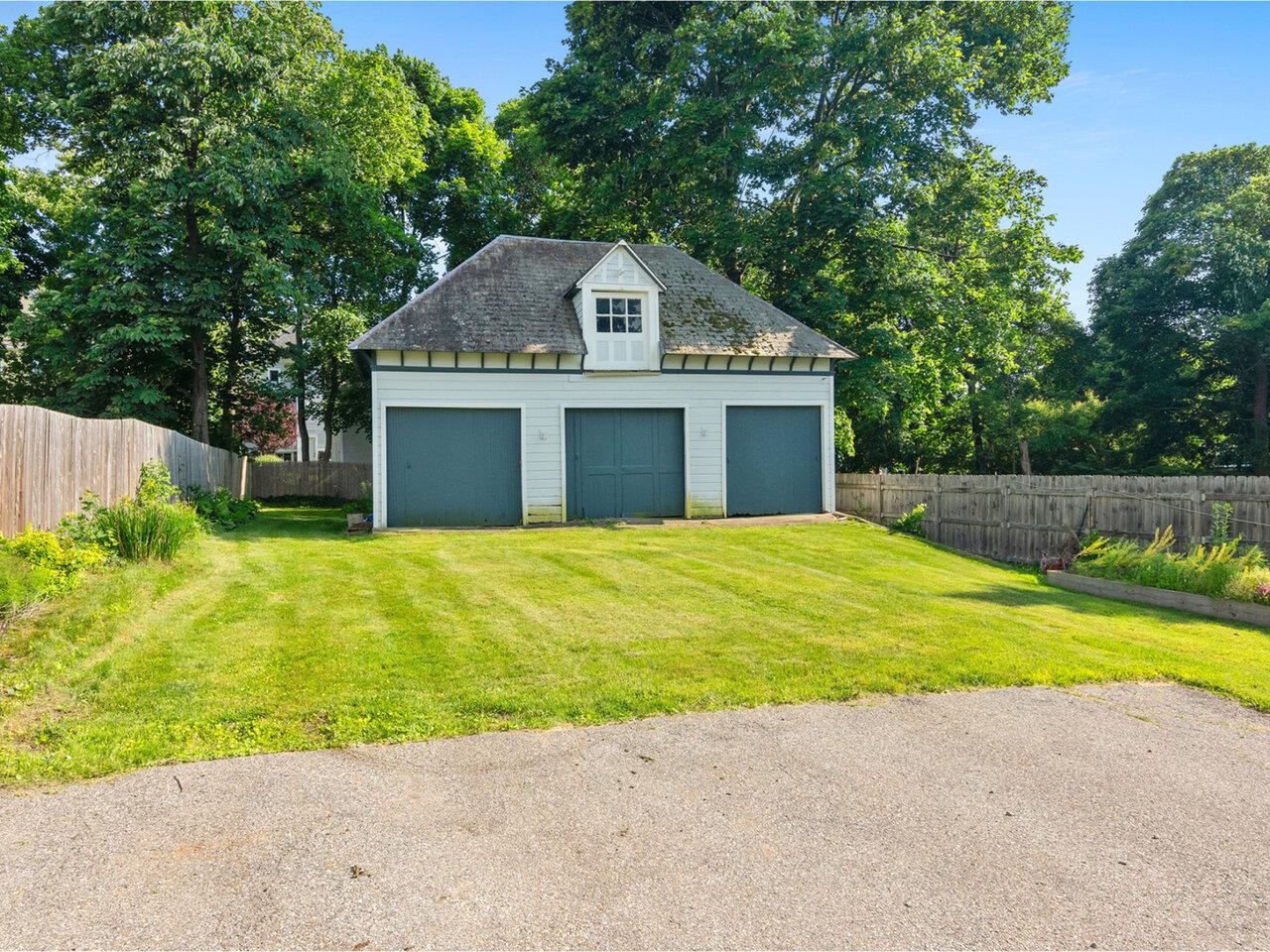 159 Loomis Street Property Photo 32