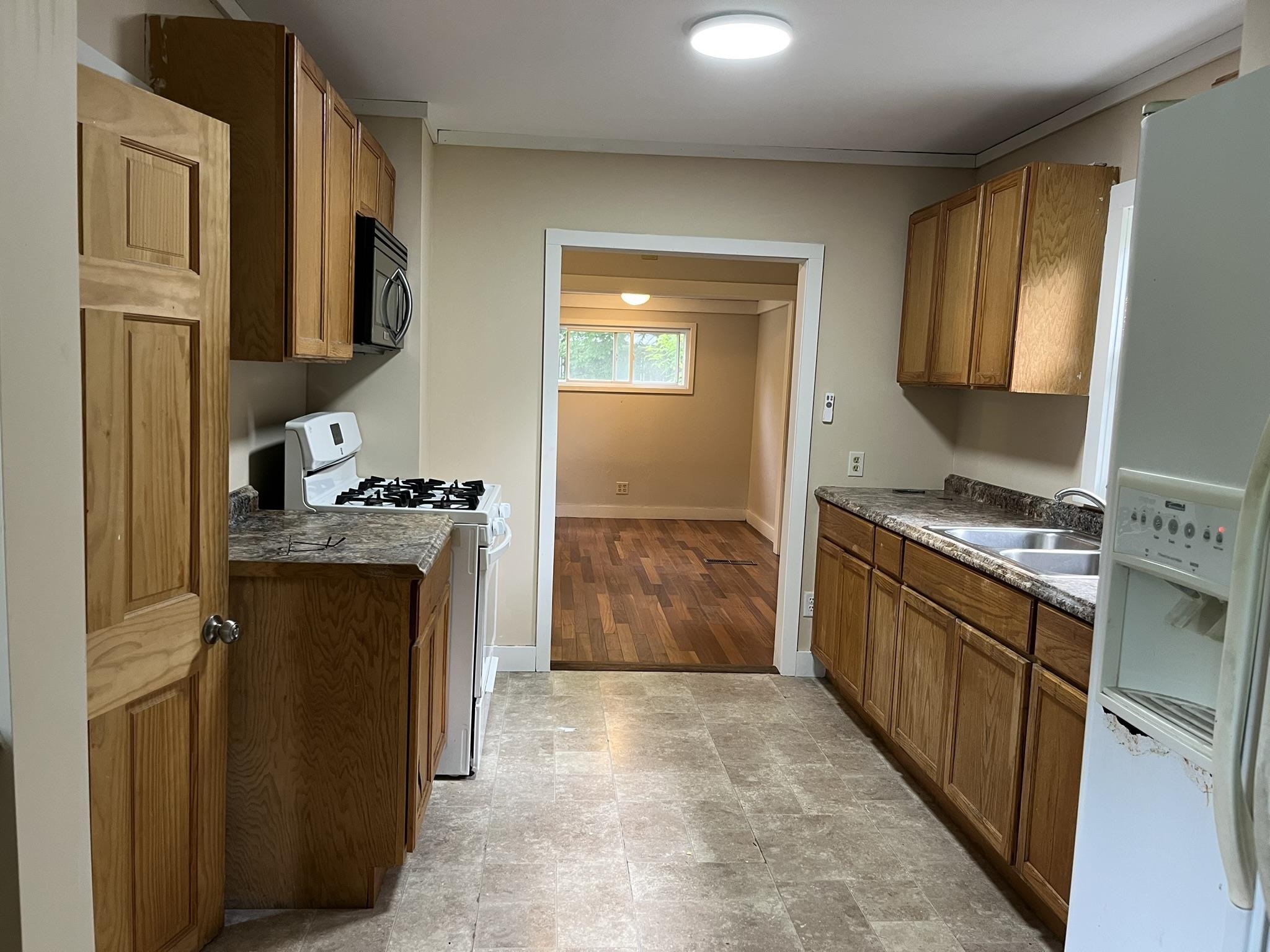 498 Clyde Street Property Photo 17