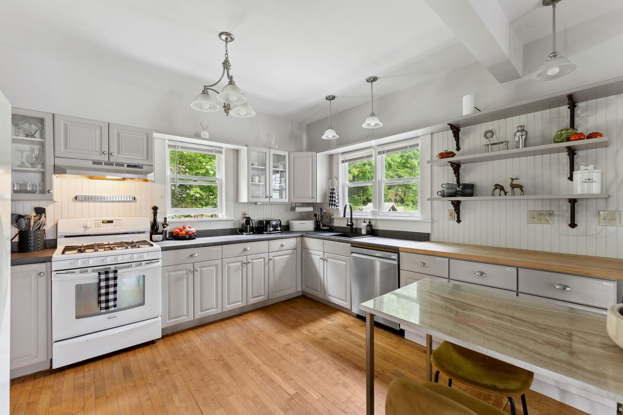 410 Upper Road Property Photo 14
