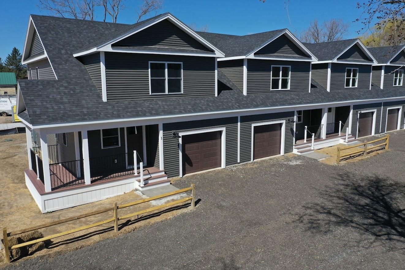 925 Falls Road Property Photo 1