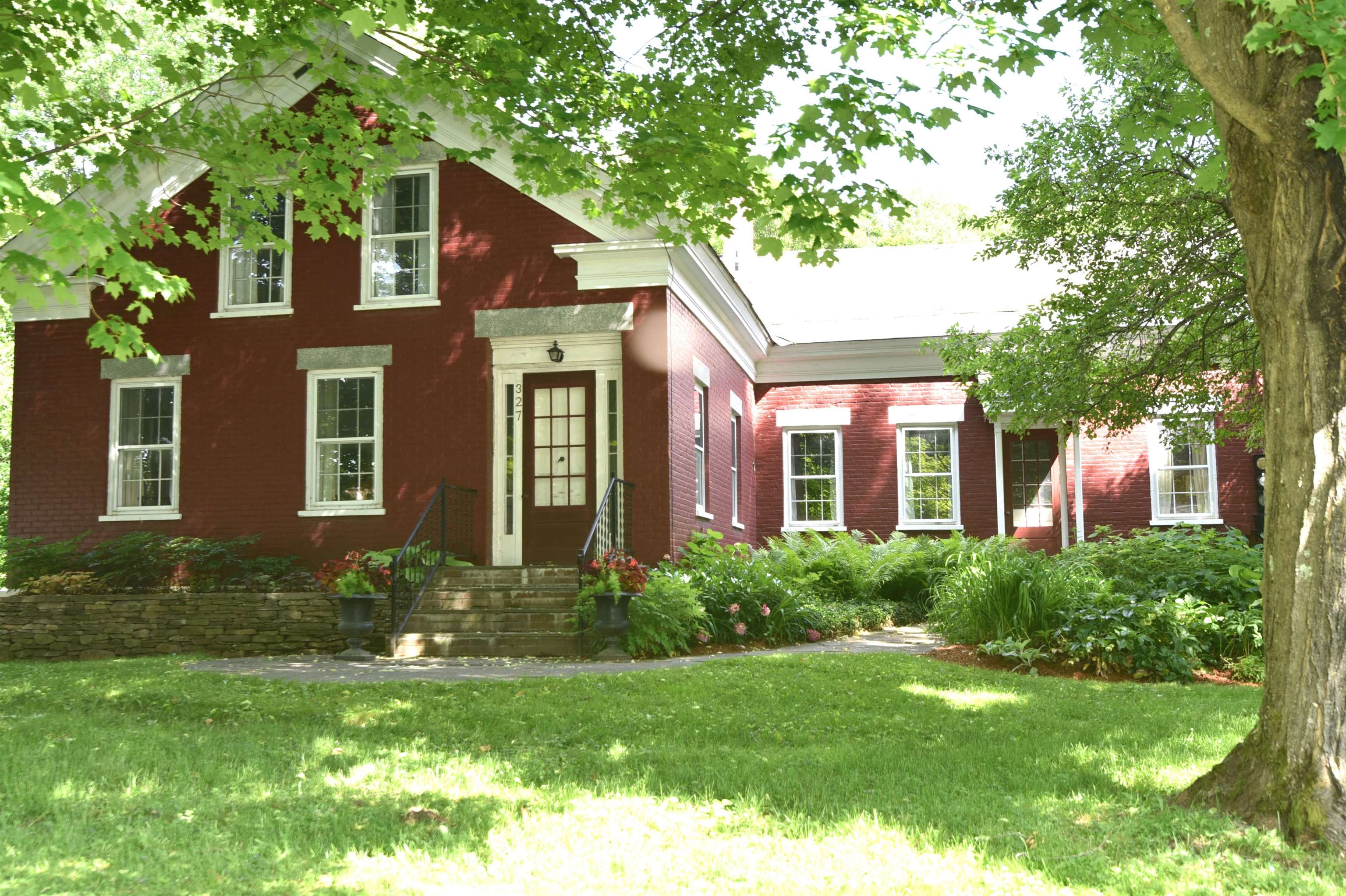 327 Browns Trace Property Photo 1