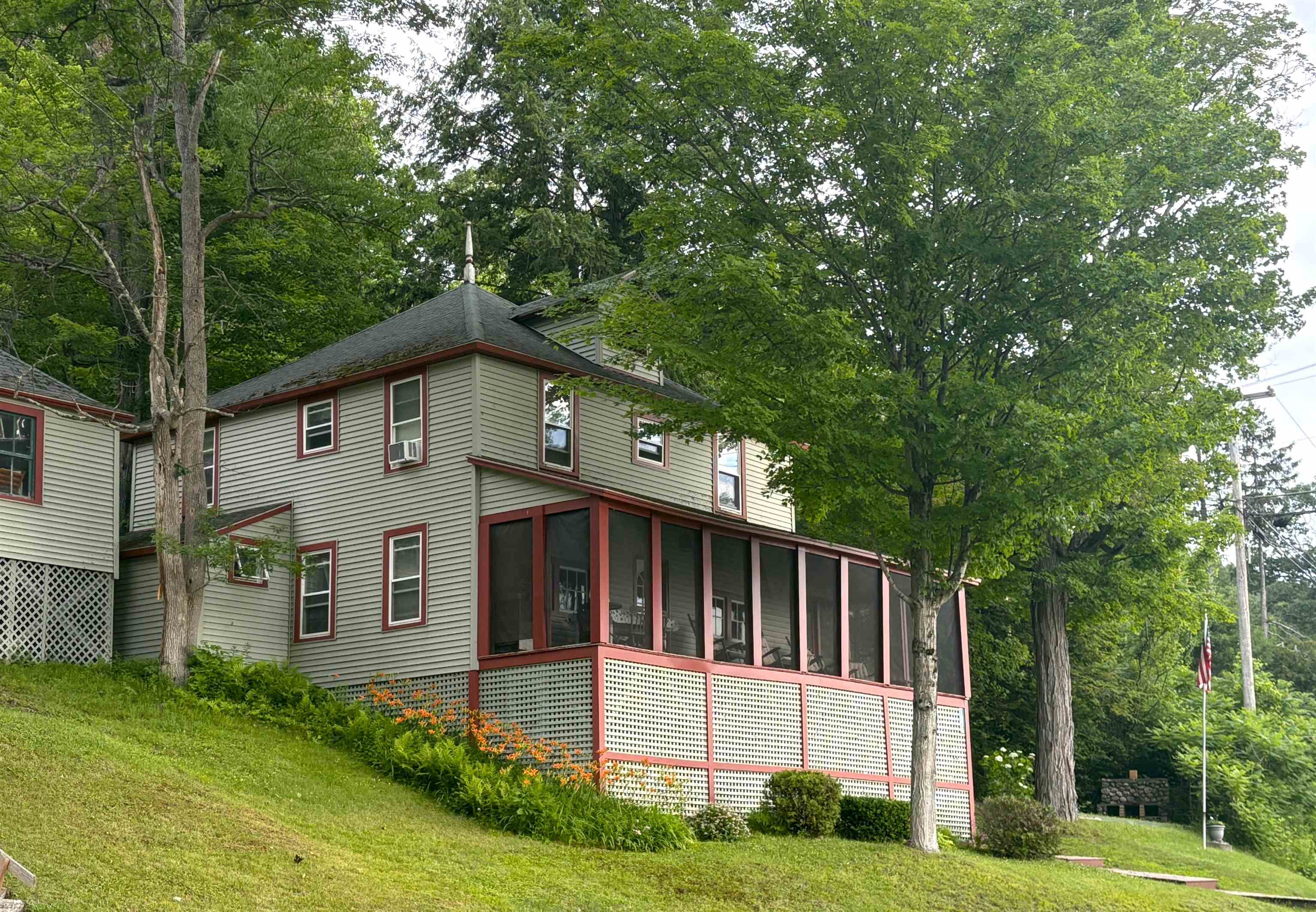 1056 Point Of Pines Road Property Photo 1