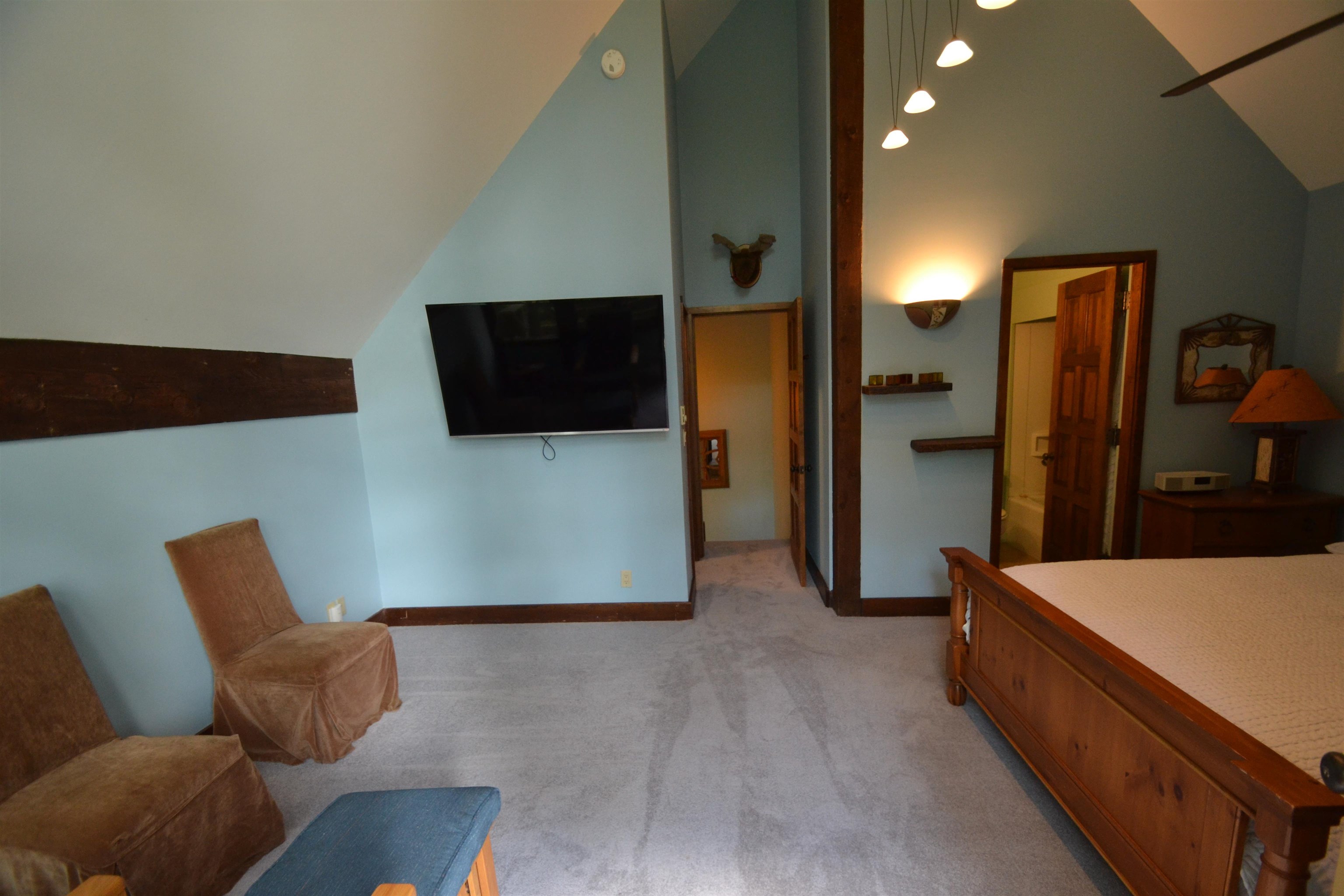 401 Village Road Property Photo 21