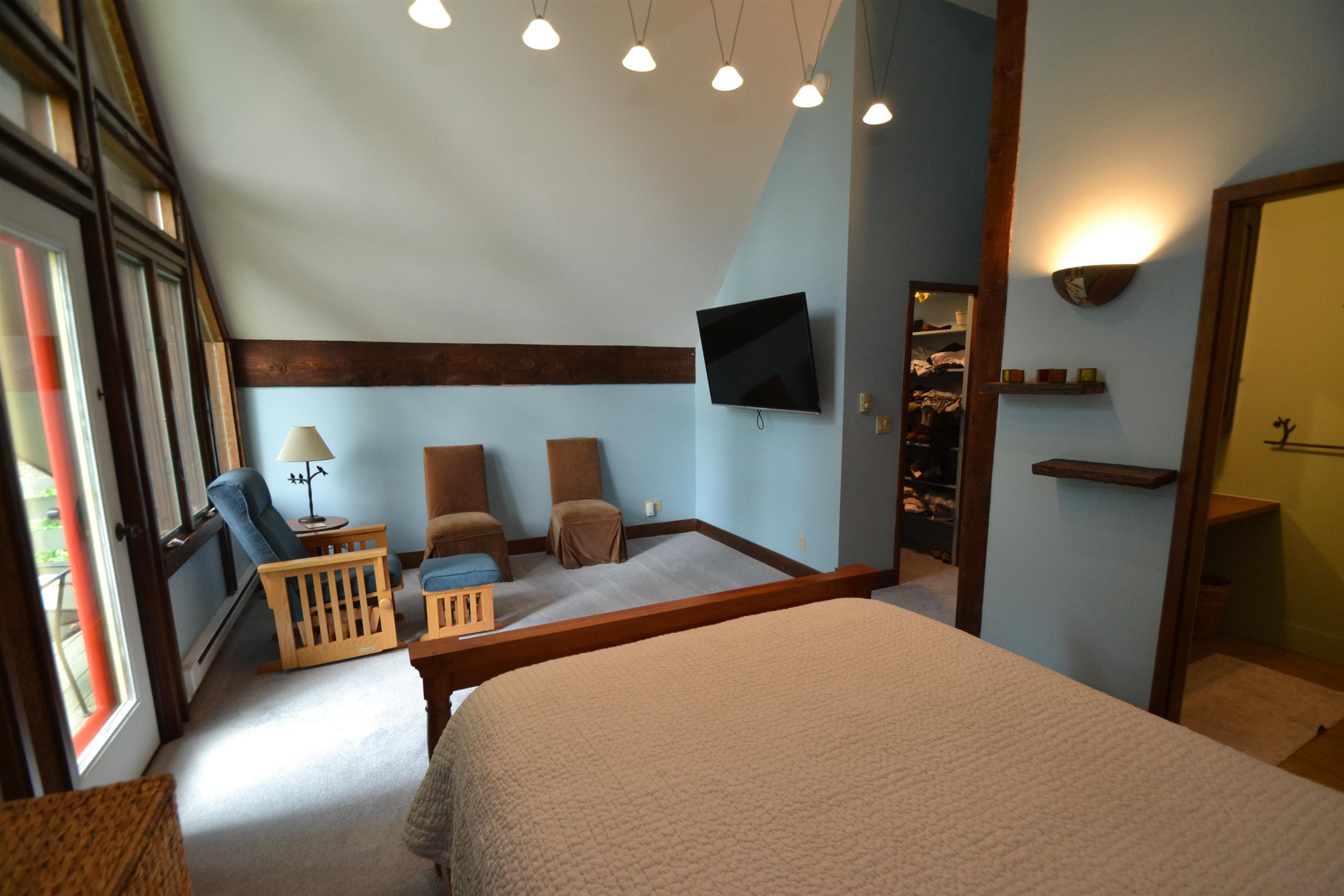 401 Village Road Property Photo 22