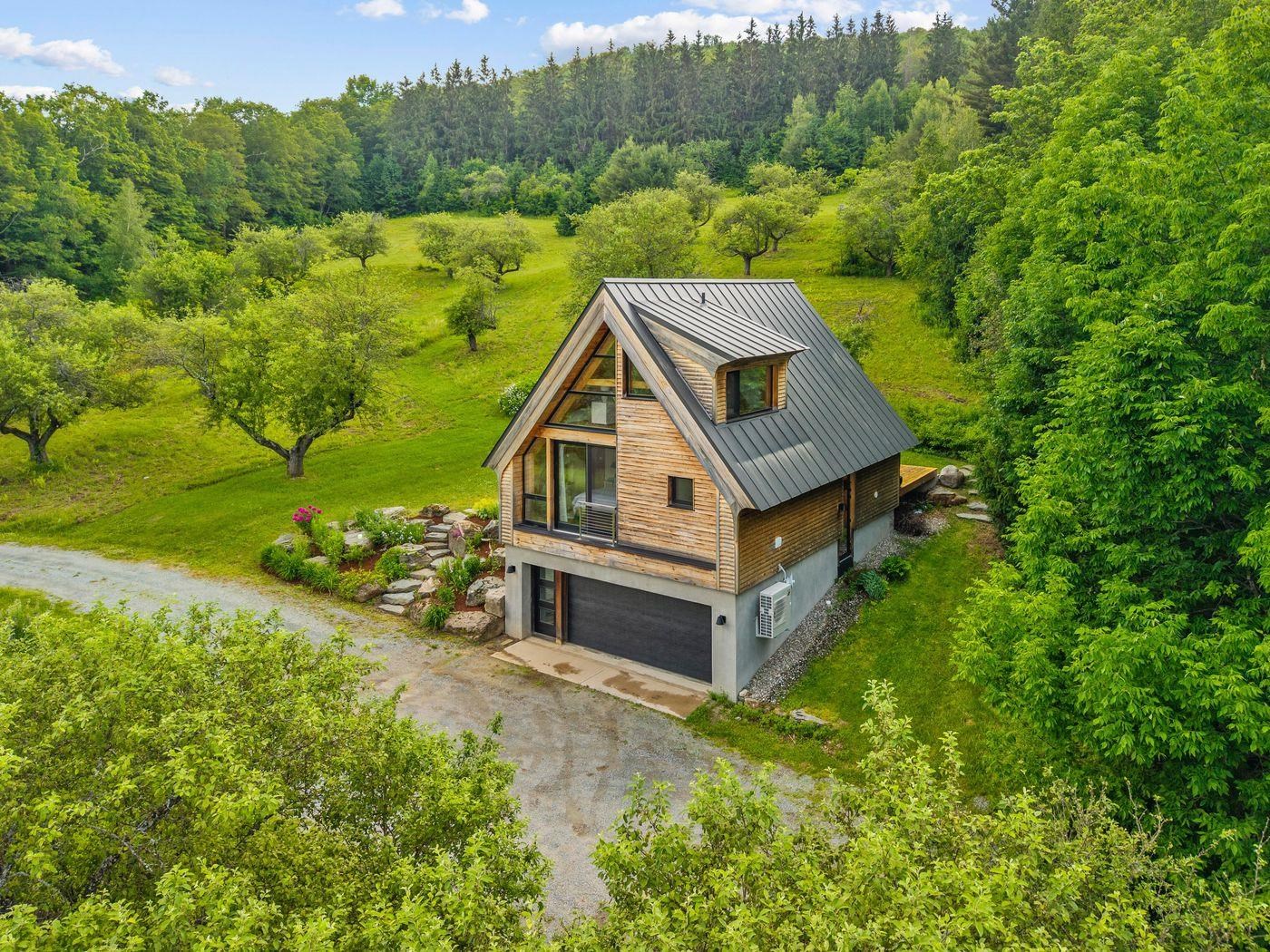 2864 Stowe Hollow Road Property Photo 1