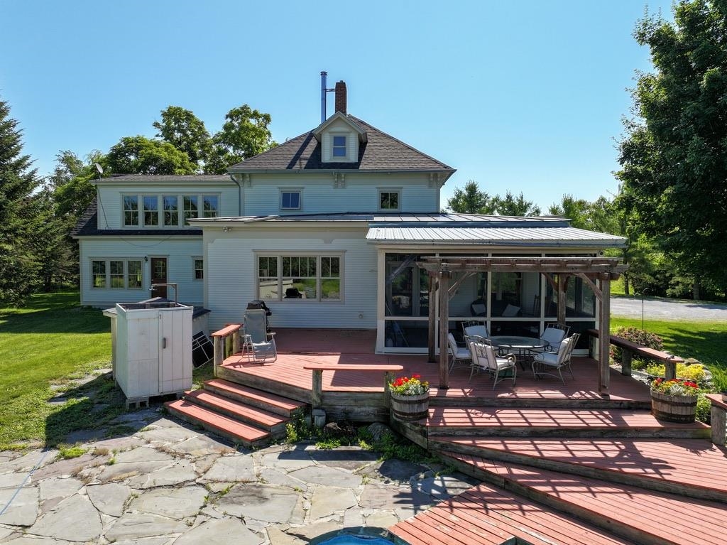 1104 Grandey Road Property Photo 4