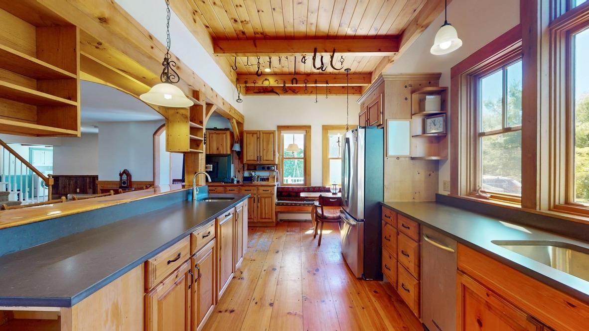 1104 Grandey Road Property Photo 24
