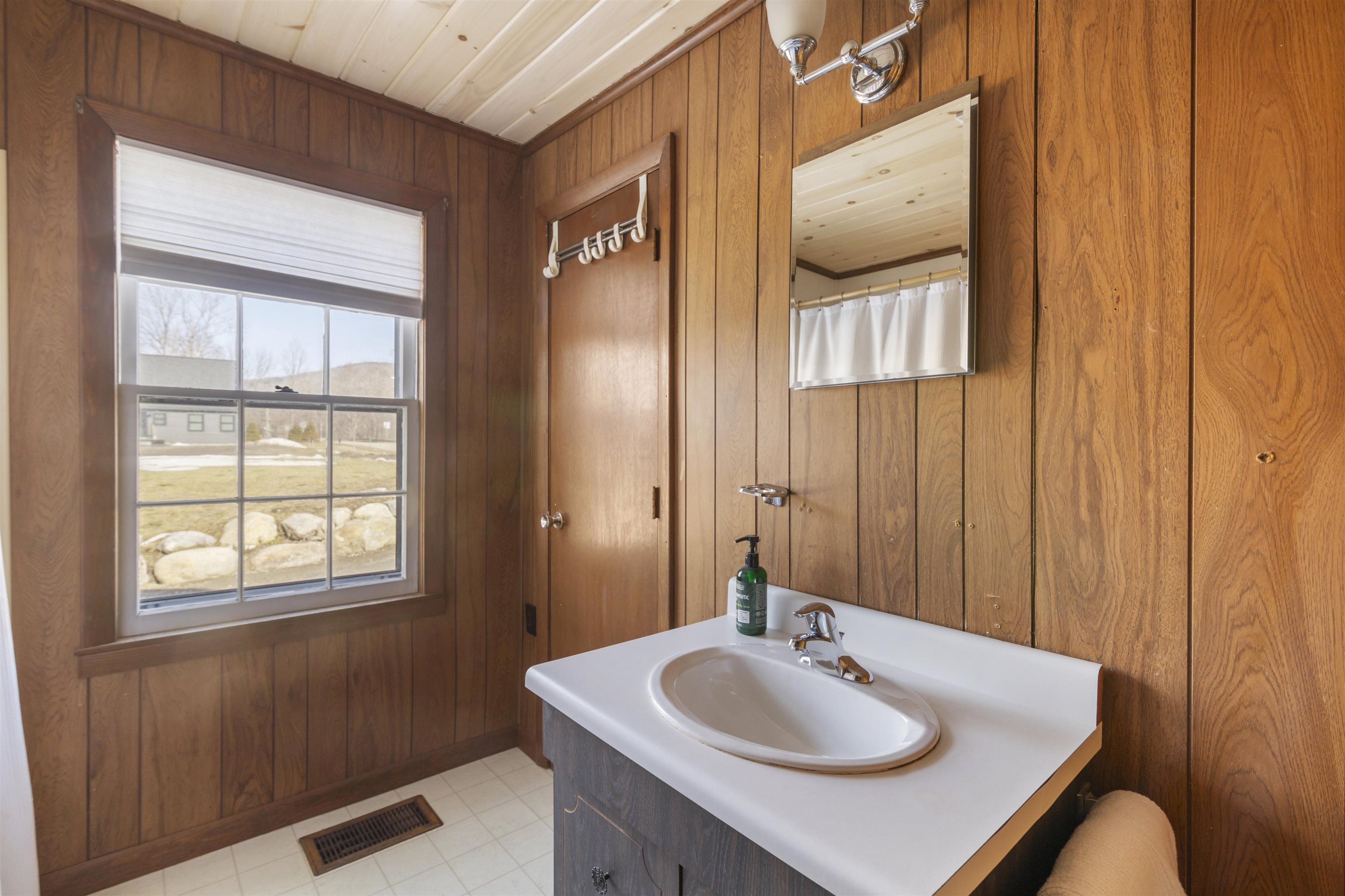 1970 Stowe Hollow Road Property Photo 31