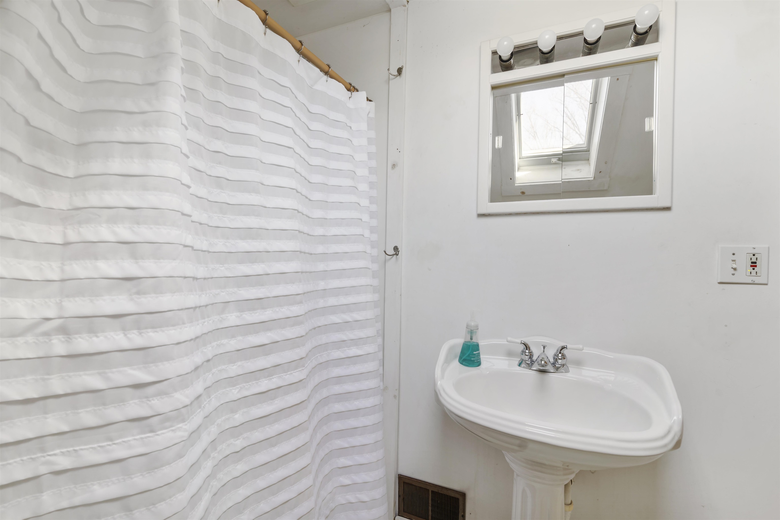 1970 Stowe Hollow Road Property Photo 39