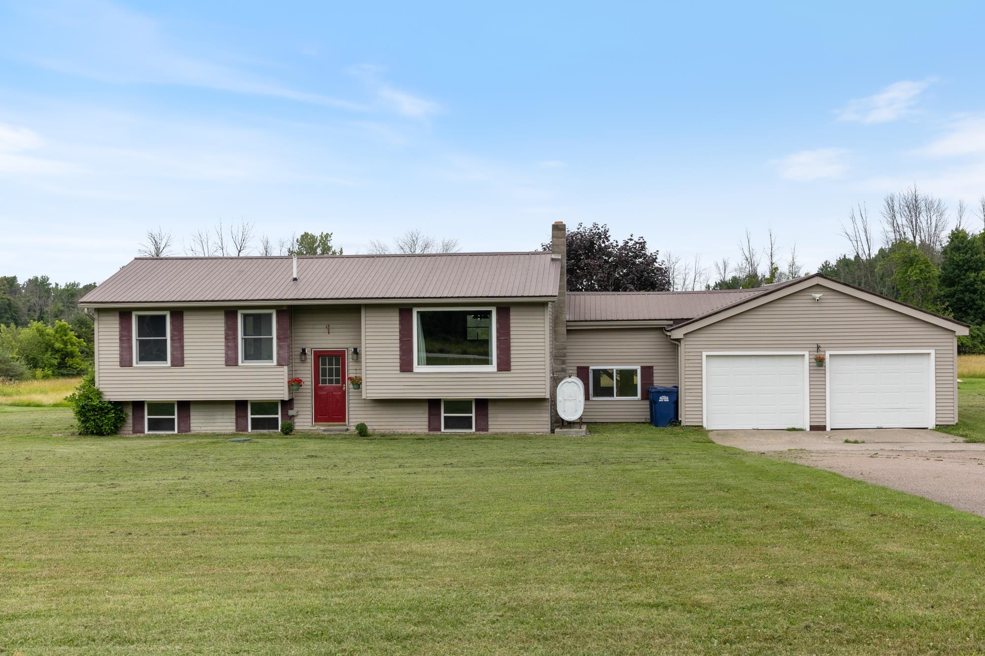886 Truck Route Property Photo 1