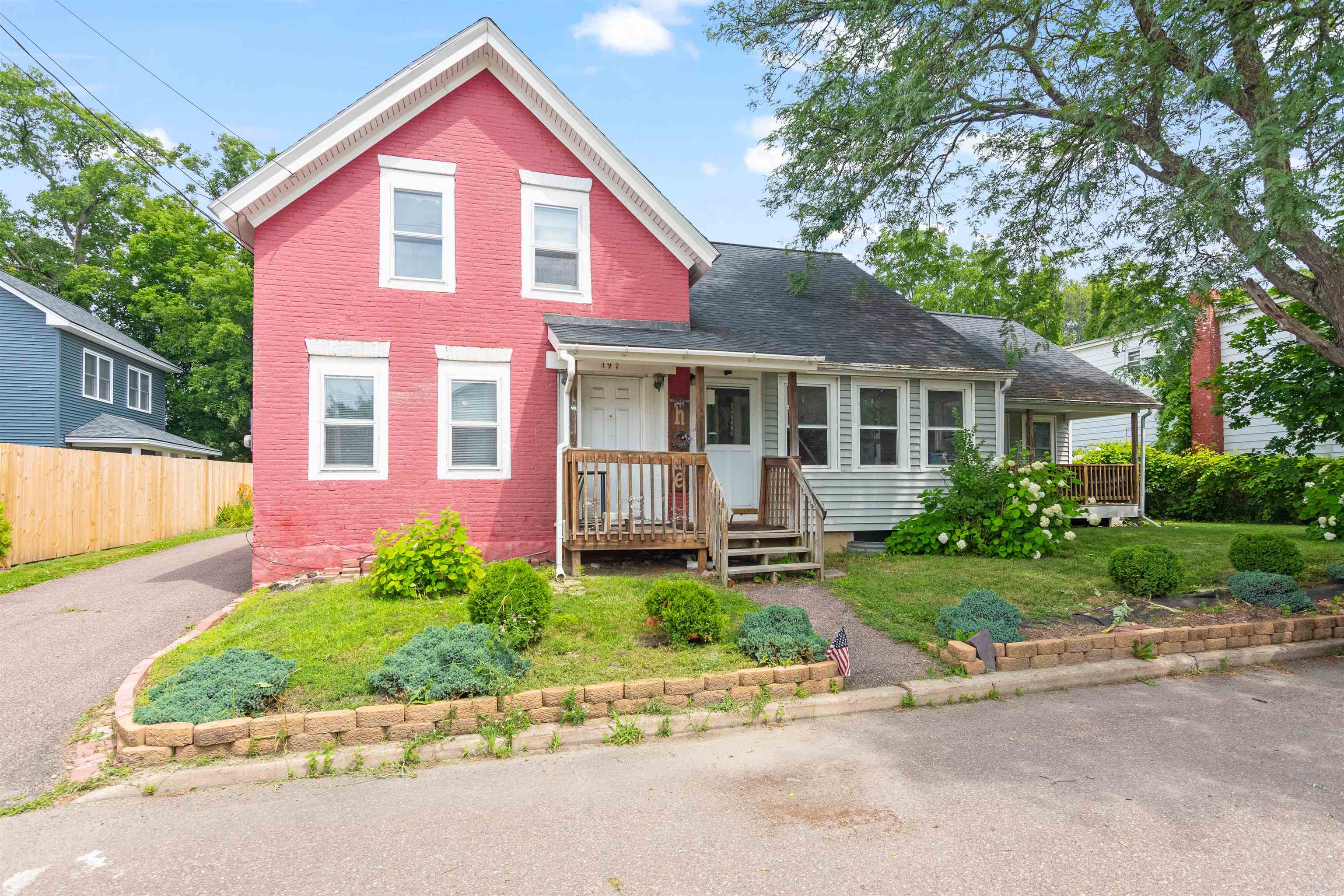 197 West Allen Street Property Photo 1