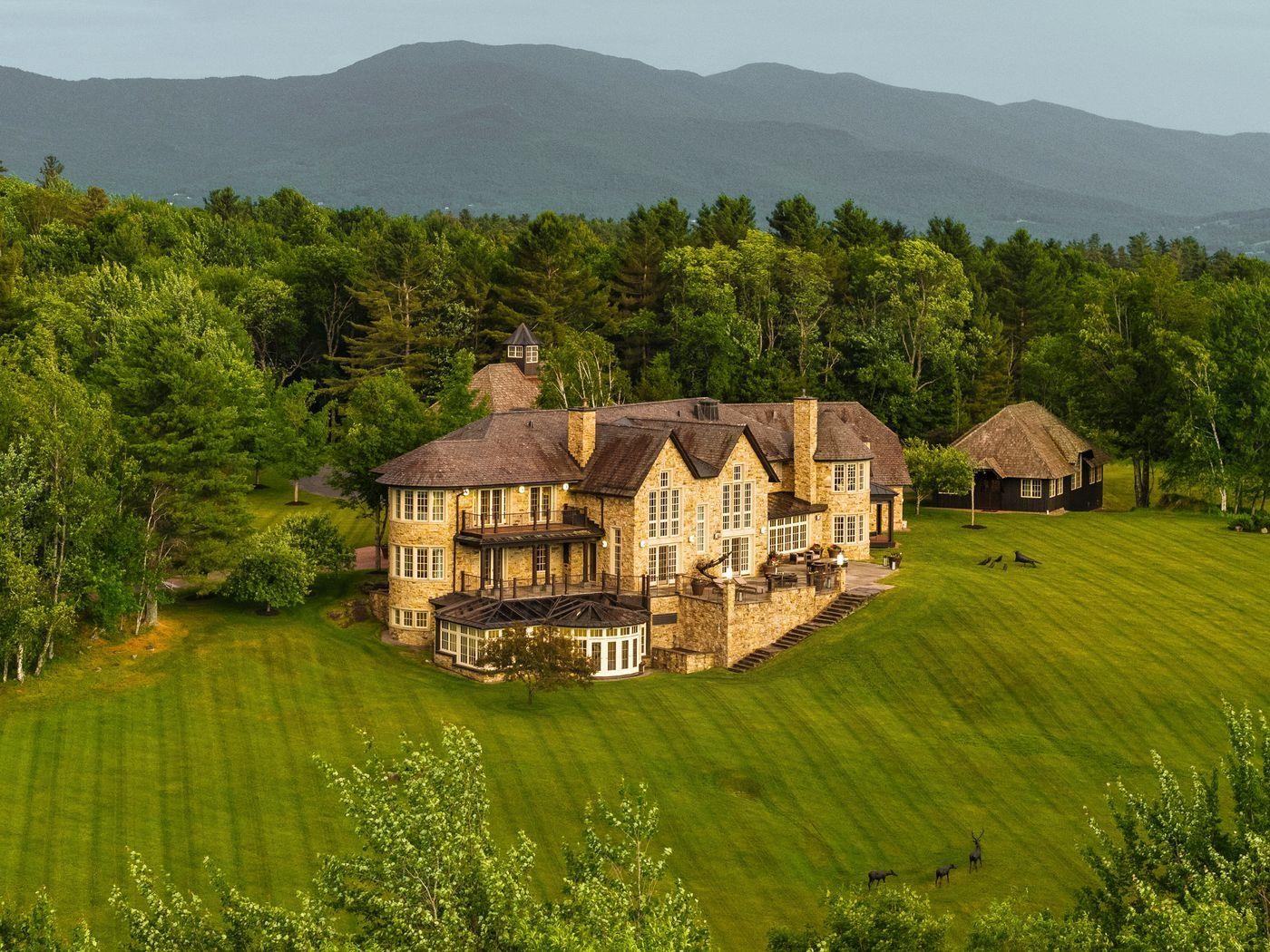 2575 Weeks Hill Road Property Photo 1