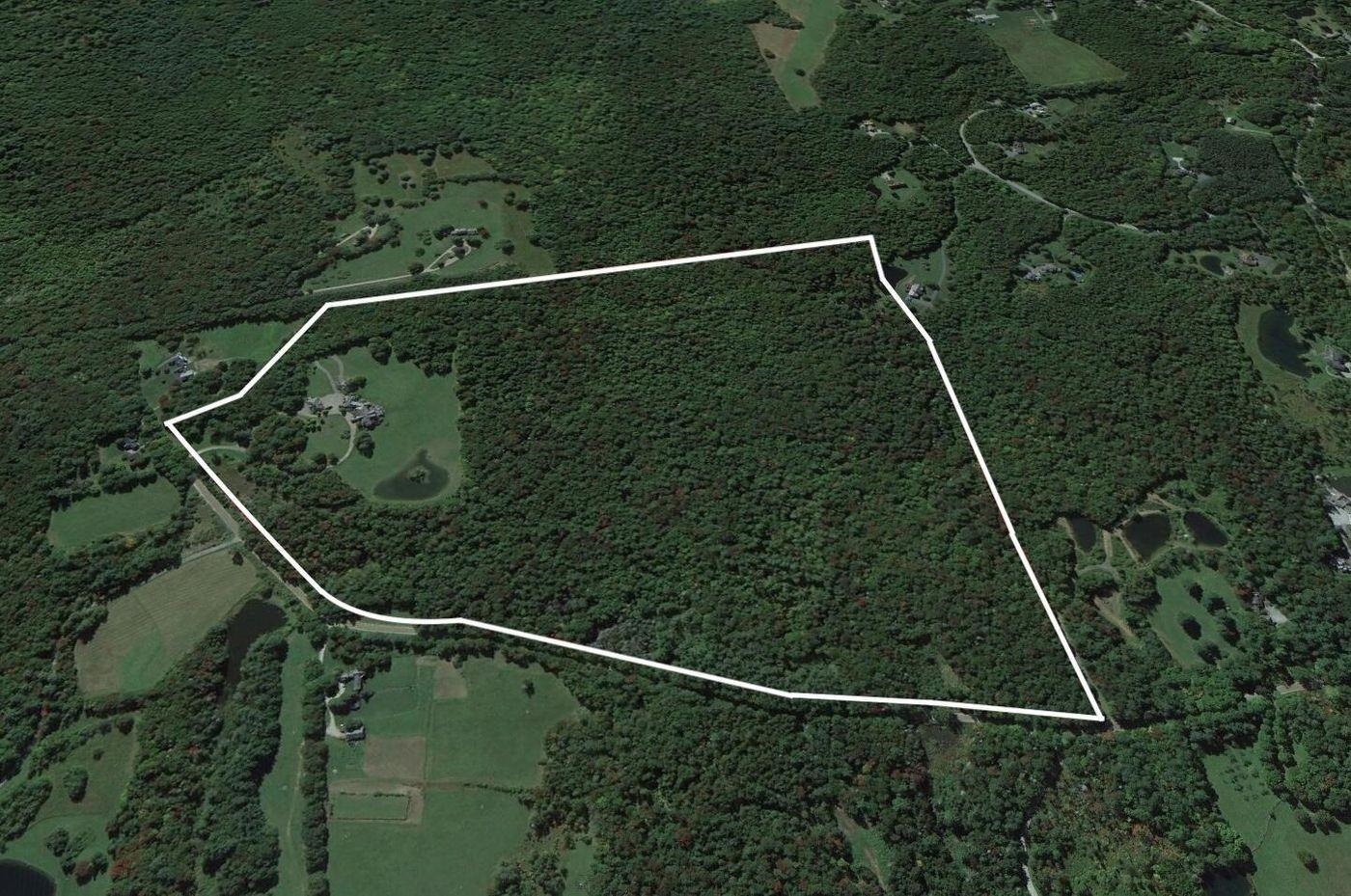 2575 Weeks Hill Road Property Photo 3