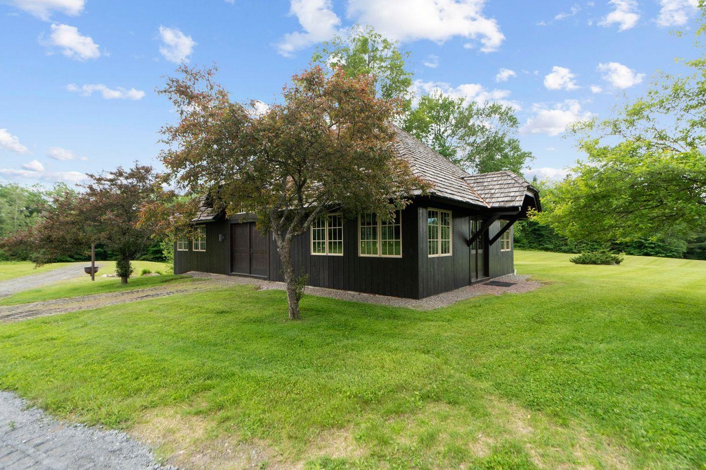 2575 Weeks Hill Road Property Photo 23