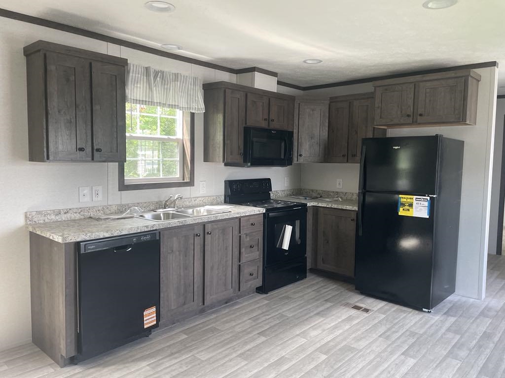 54 Bennington Drive Property Photo 5