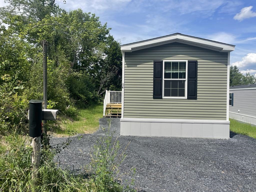 54 Bennington Drive Property Photo 6