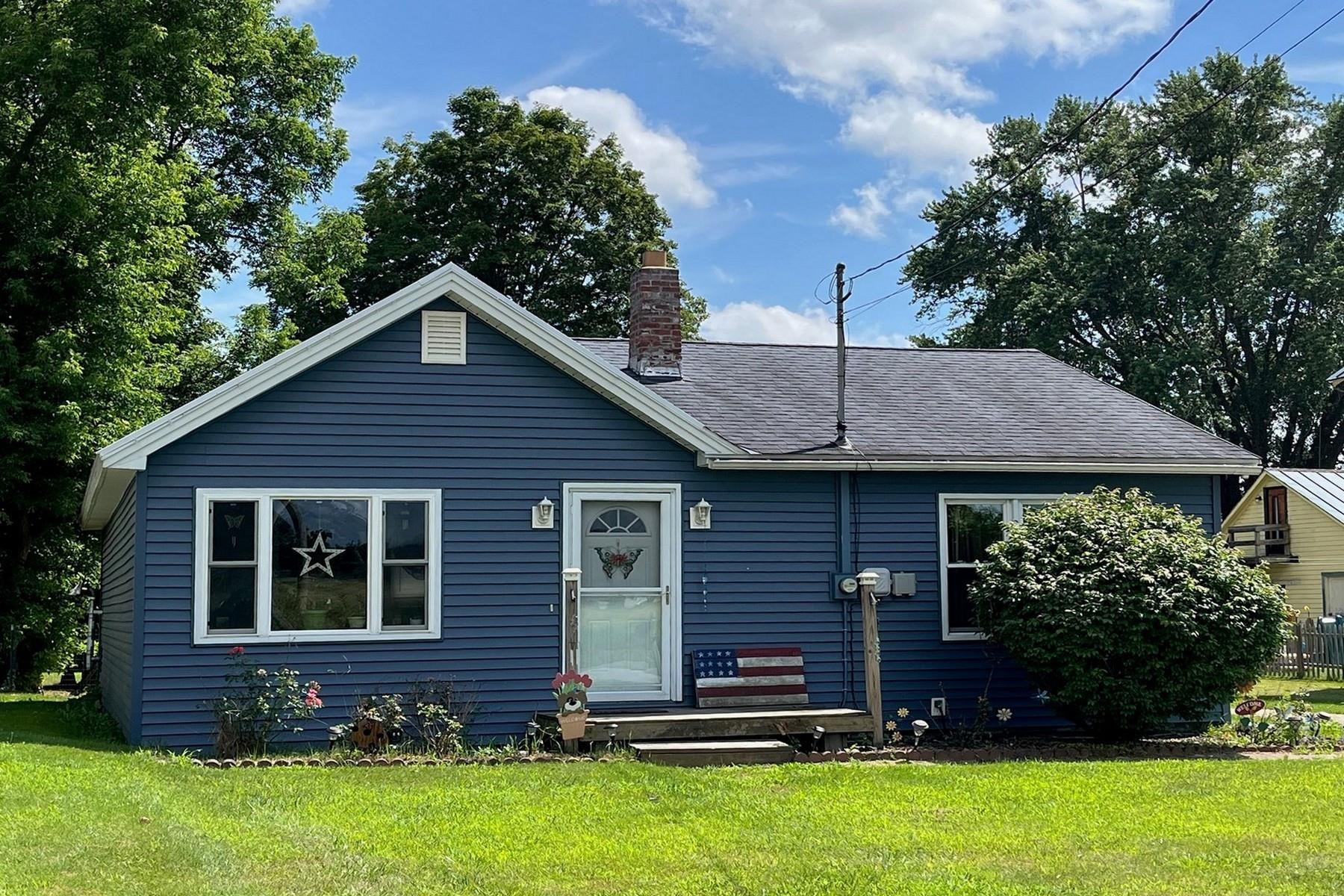 233 Moulton Avenue Property Photo 1