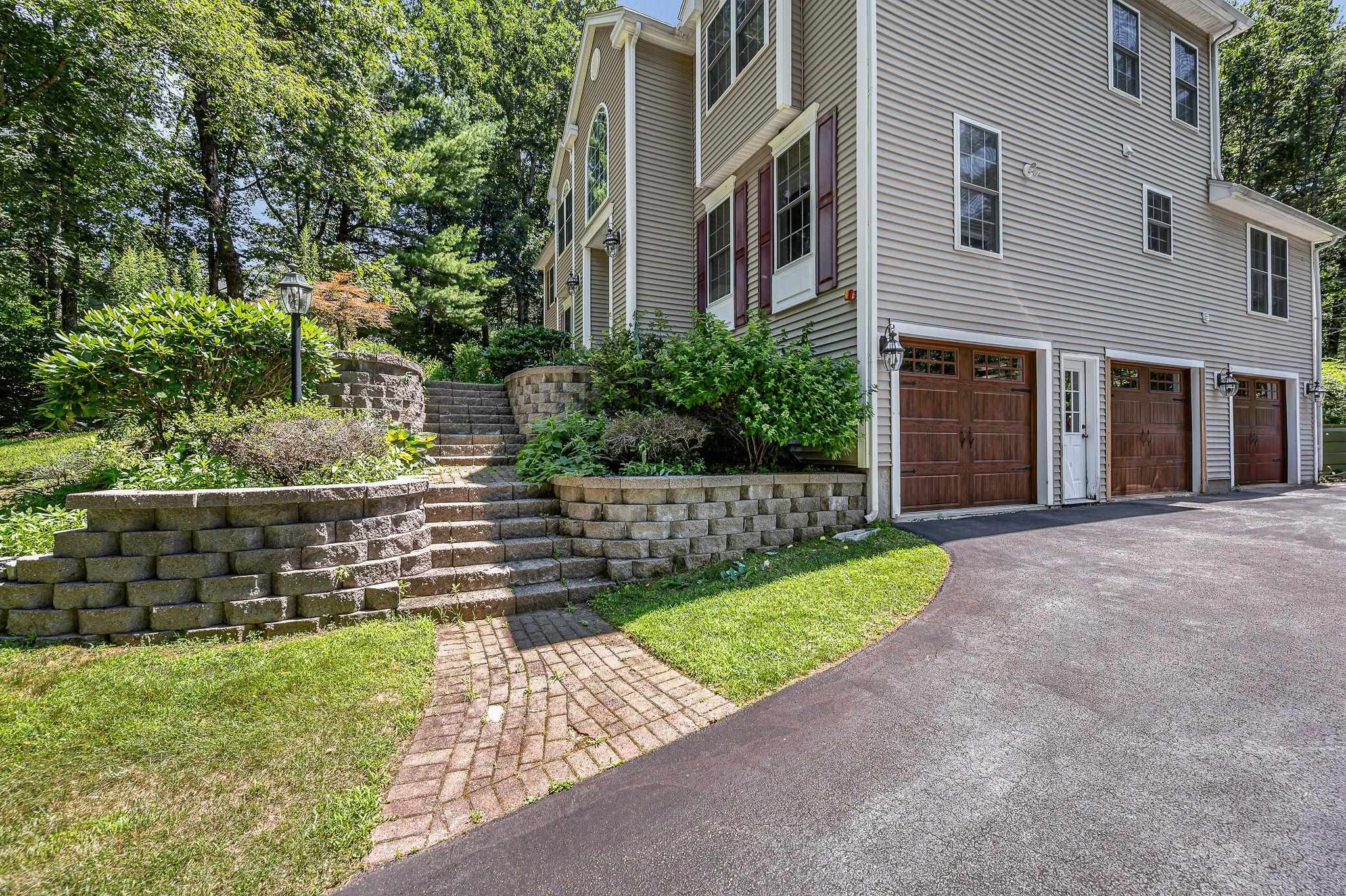 7 Oak Ridge Drive Property Photo 2