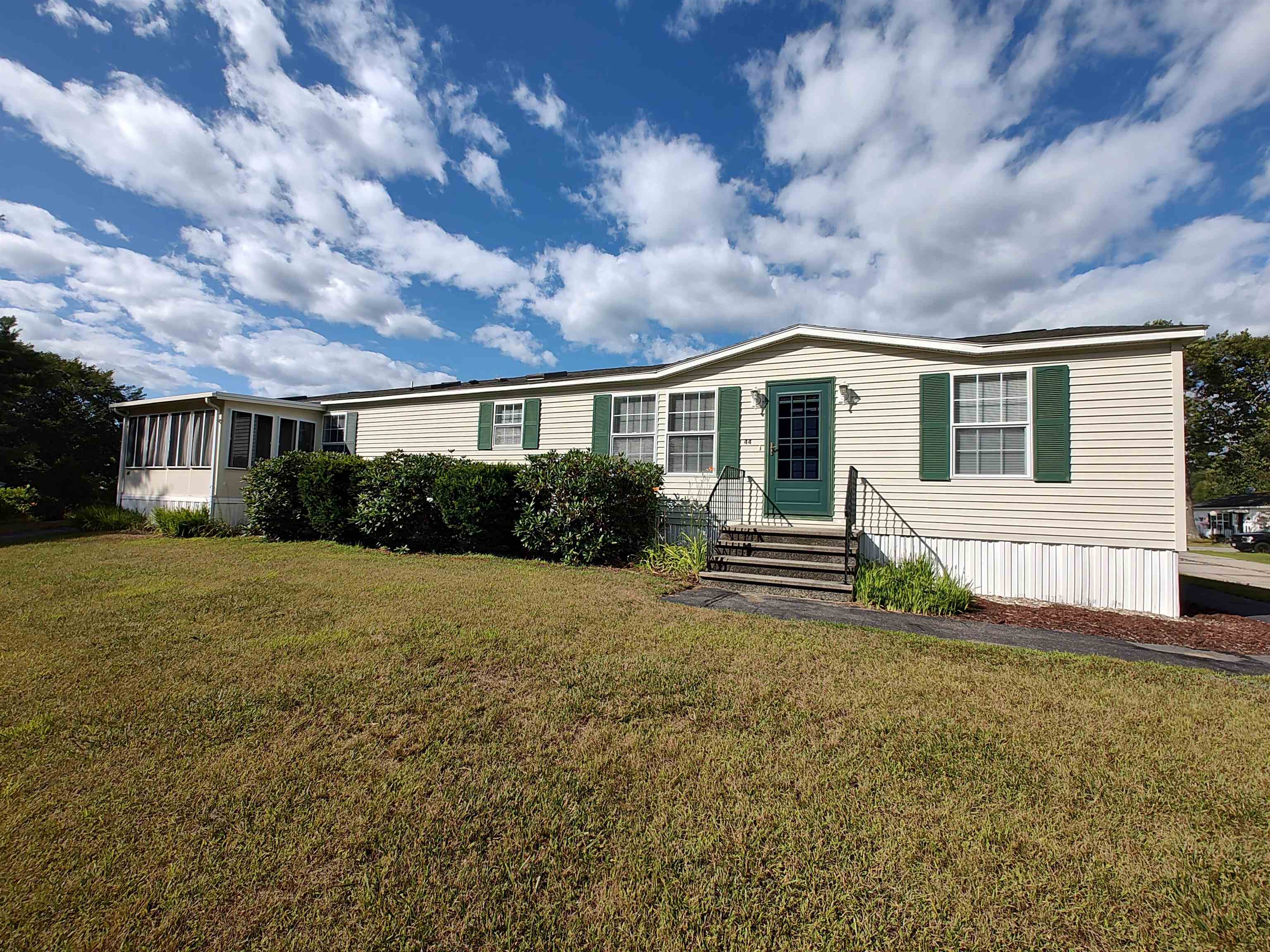 44 Hawaii Lane Property Photo 1