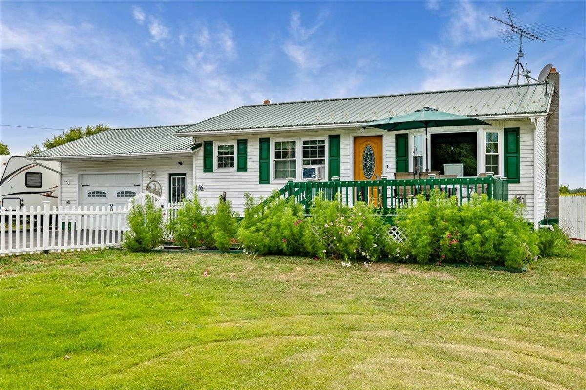 116 Middle Road Property Photo 1