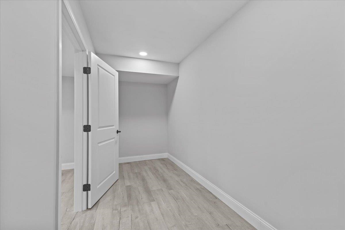 18 Walters Way Property Photo 32