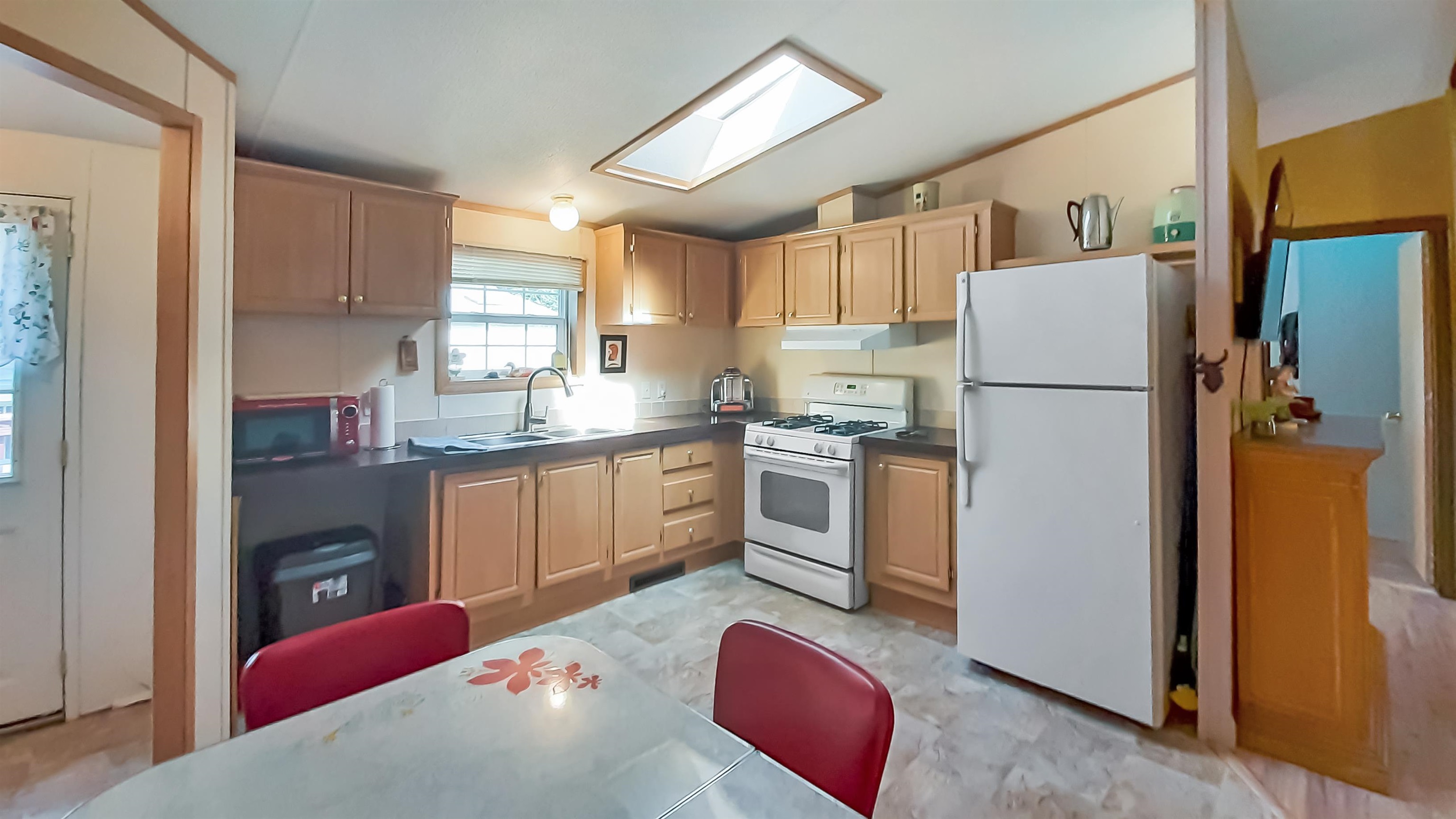 9 Stryhas Trailer Court Property Photo 7