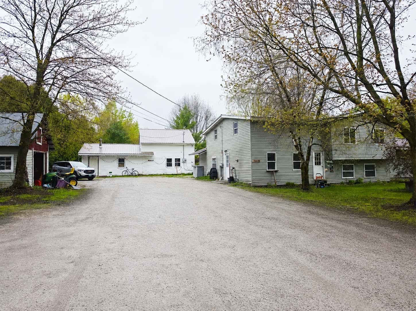 123 Lake Street Property Photo 3