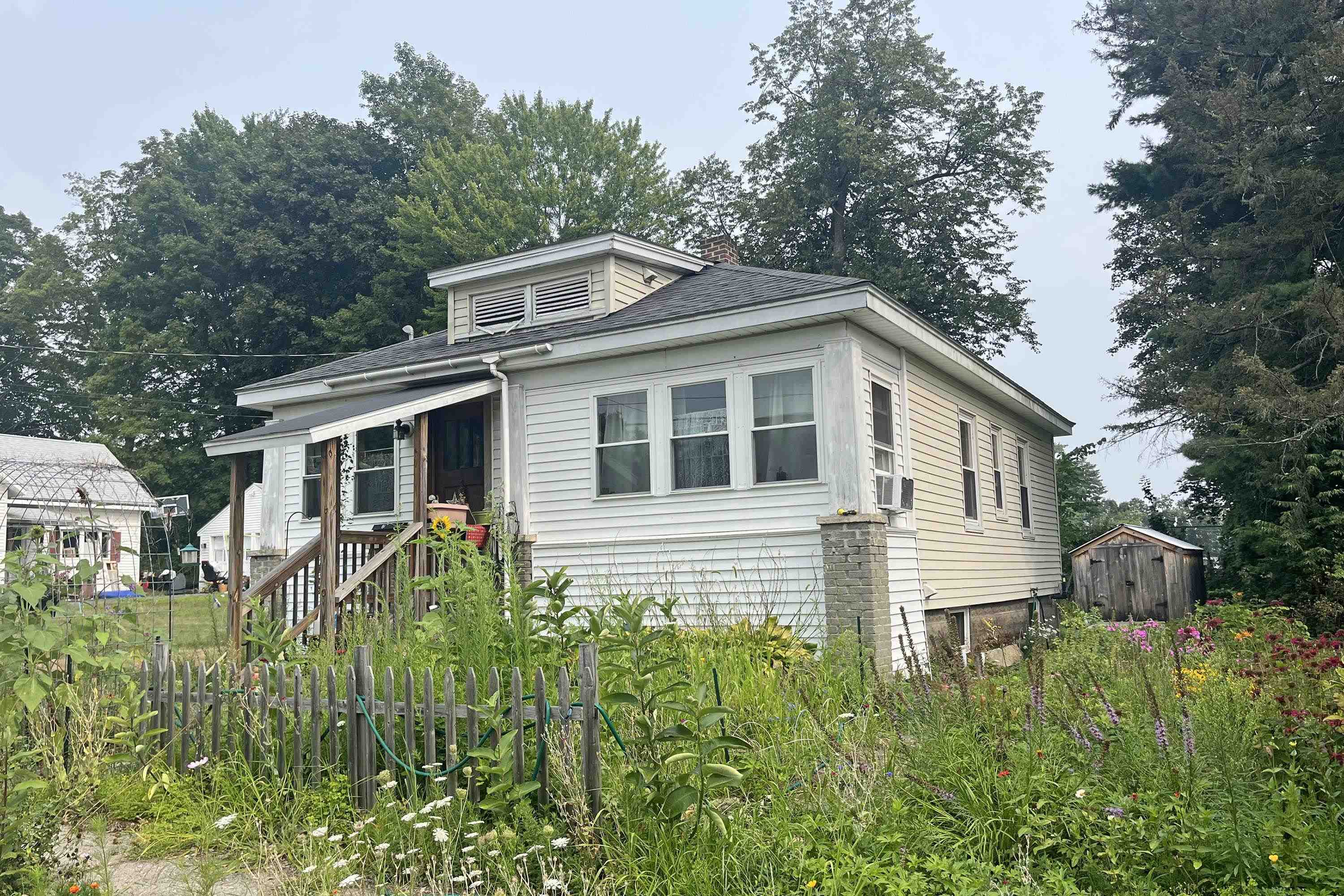 81 Oak Grove Avenue