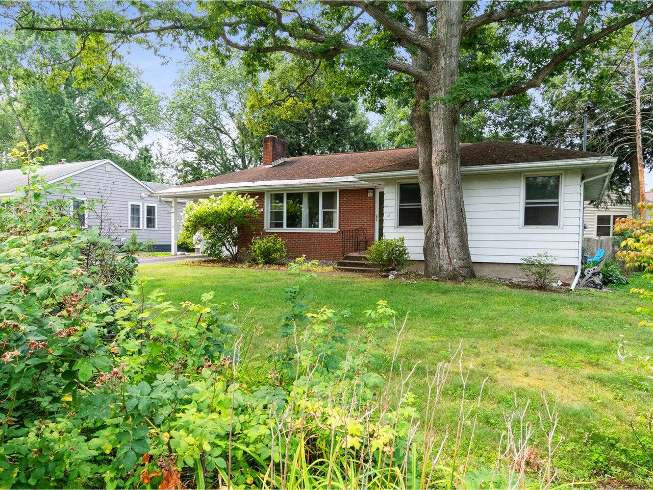 12 Iroquois Avenue Property Photo 1
