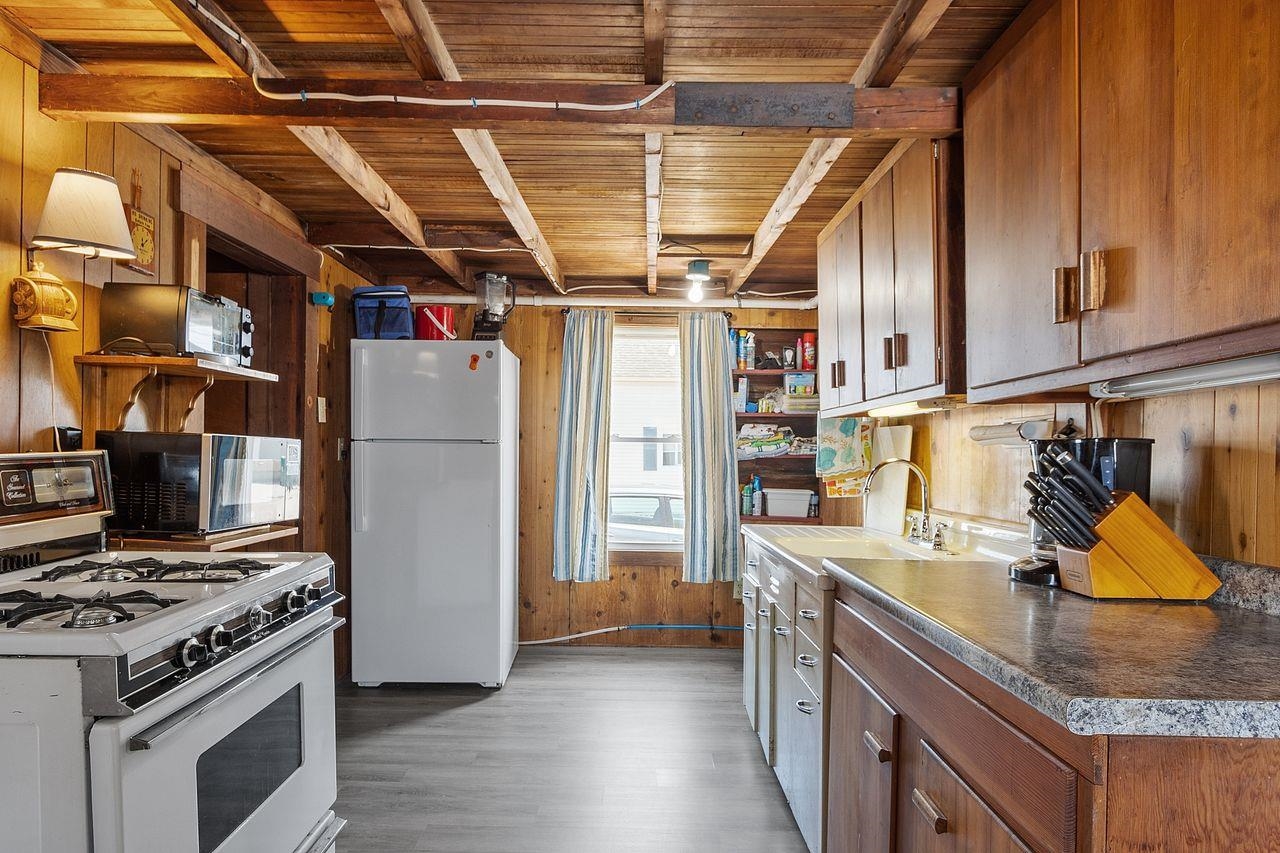 22-24 Perkins Avenue Property Photo 13