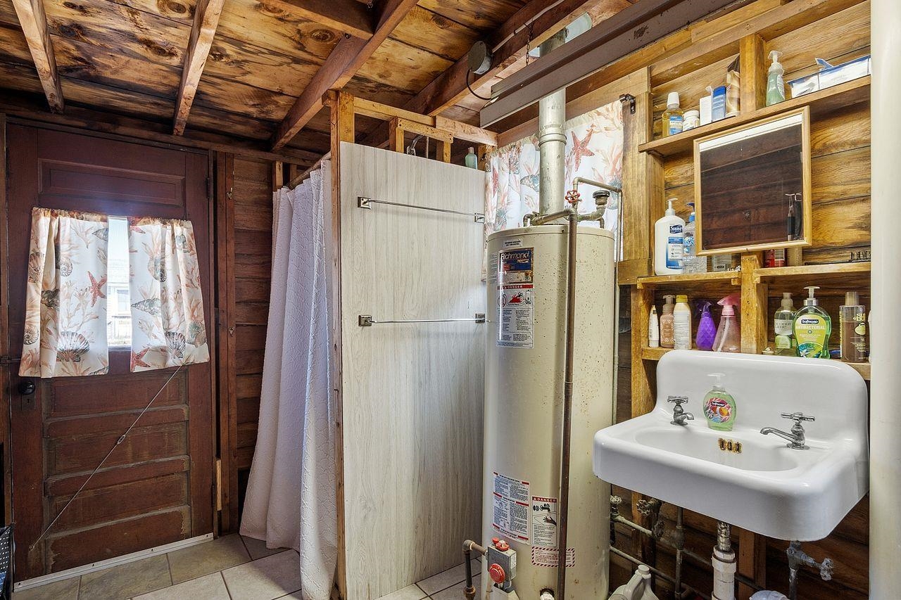 22-24 Perkins Avenue Property Photo 20