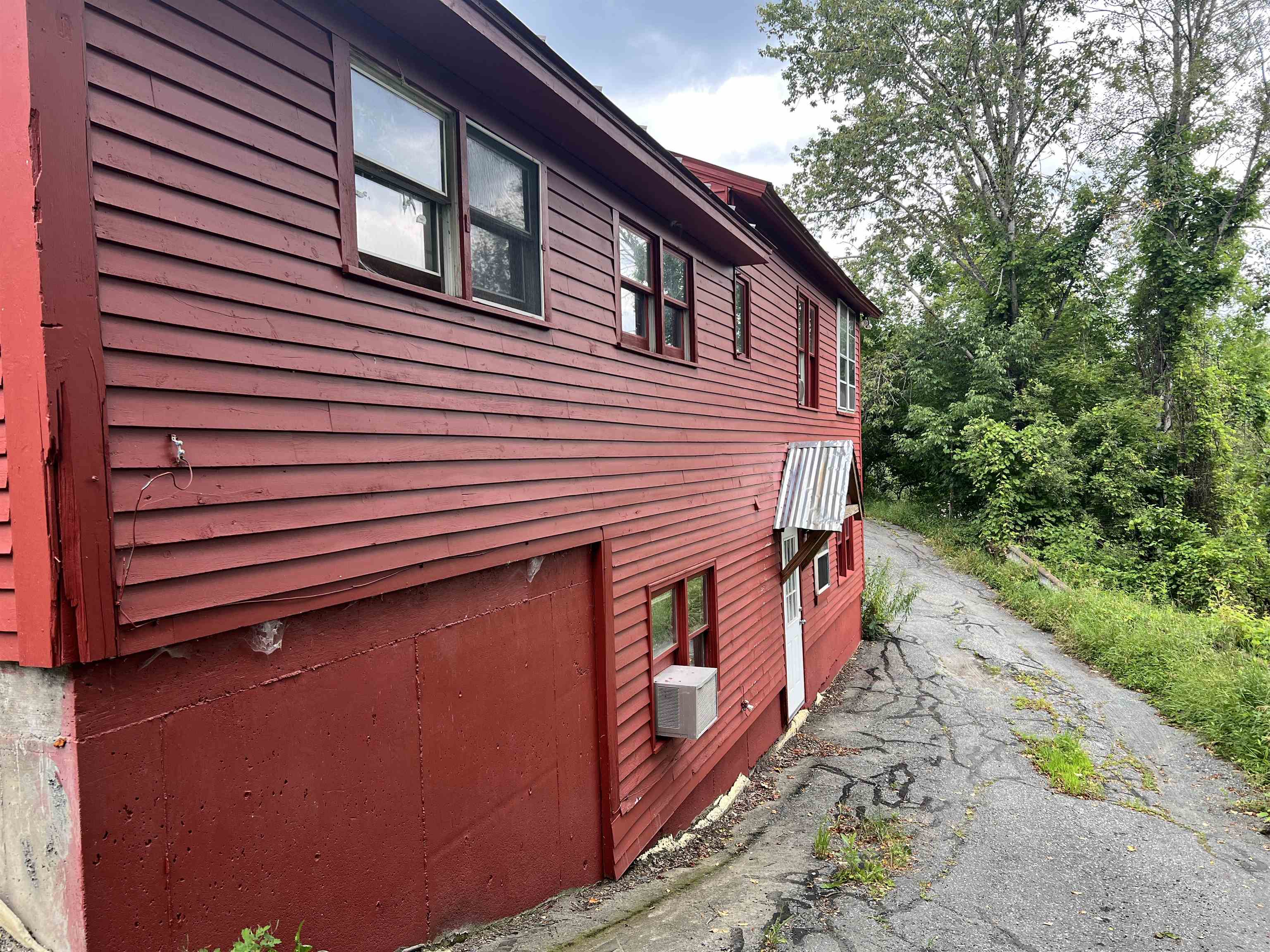 7868 Pomfret Road Property Photo 8