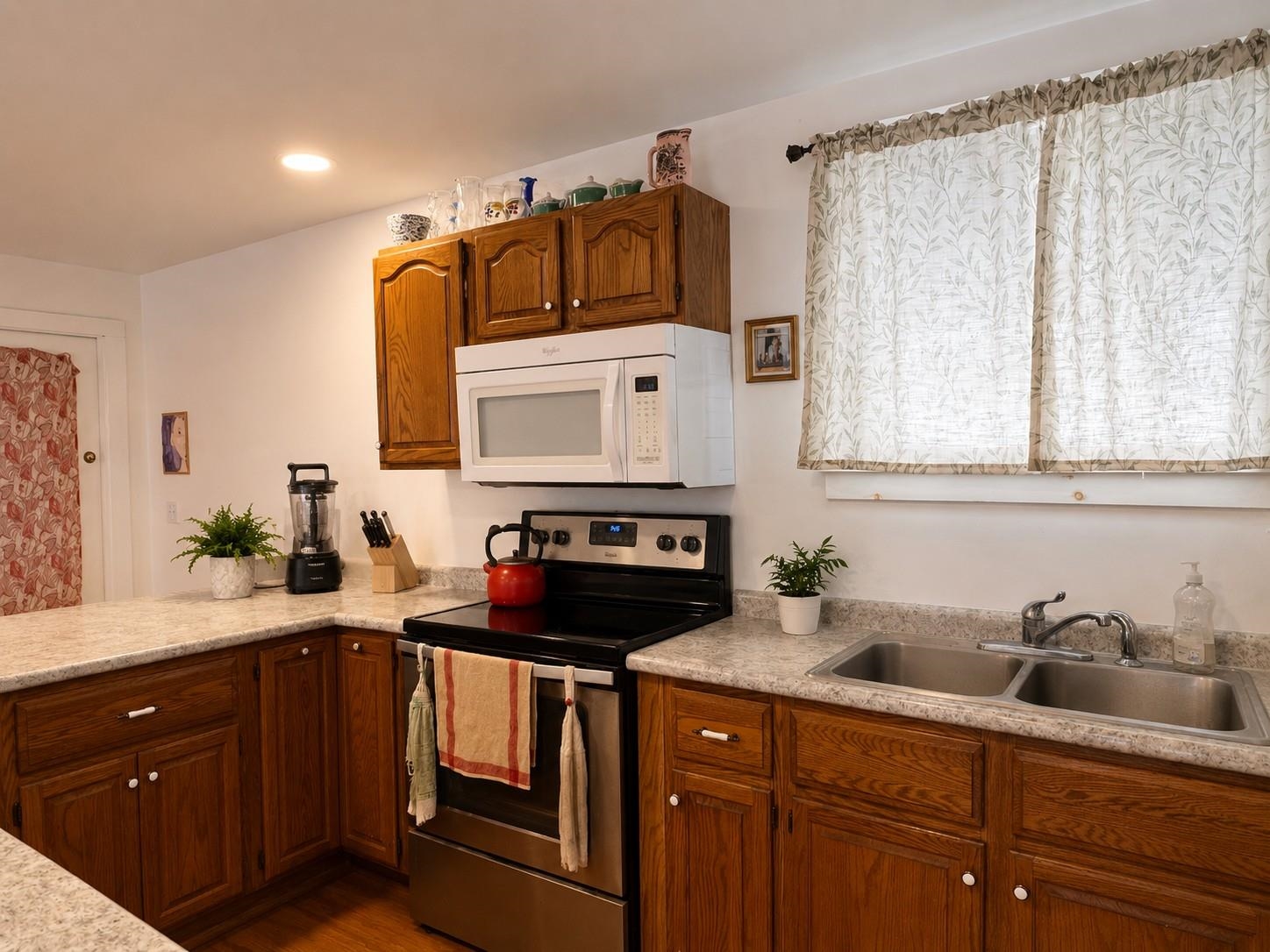 7868 Pomfret Road Property Photo 11