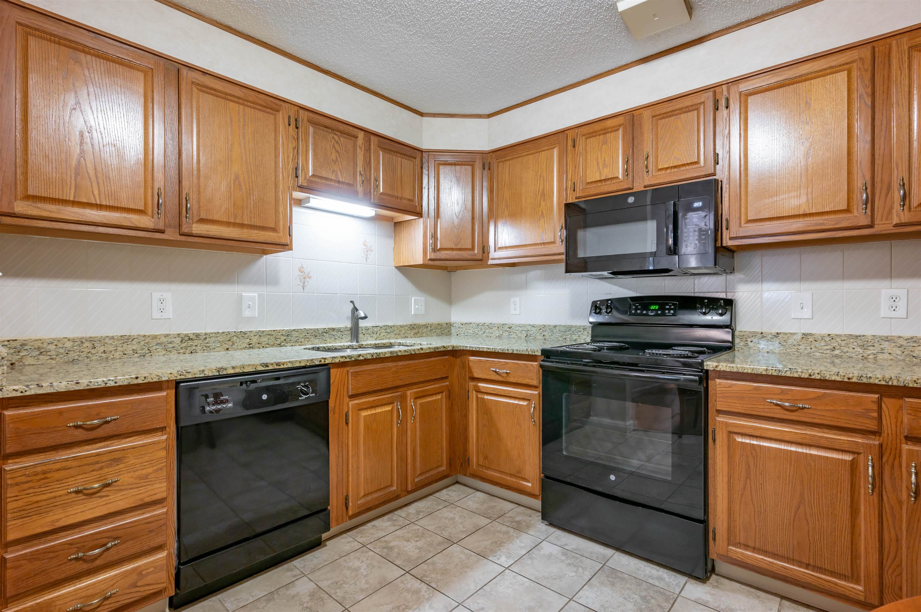 490 River Road Property Photo 9