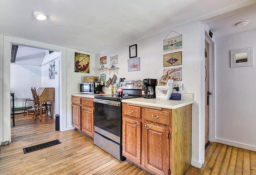 552 Valley Road Property Photo 3