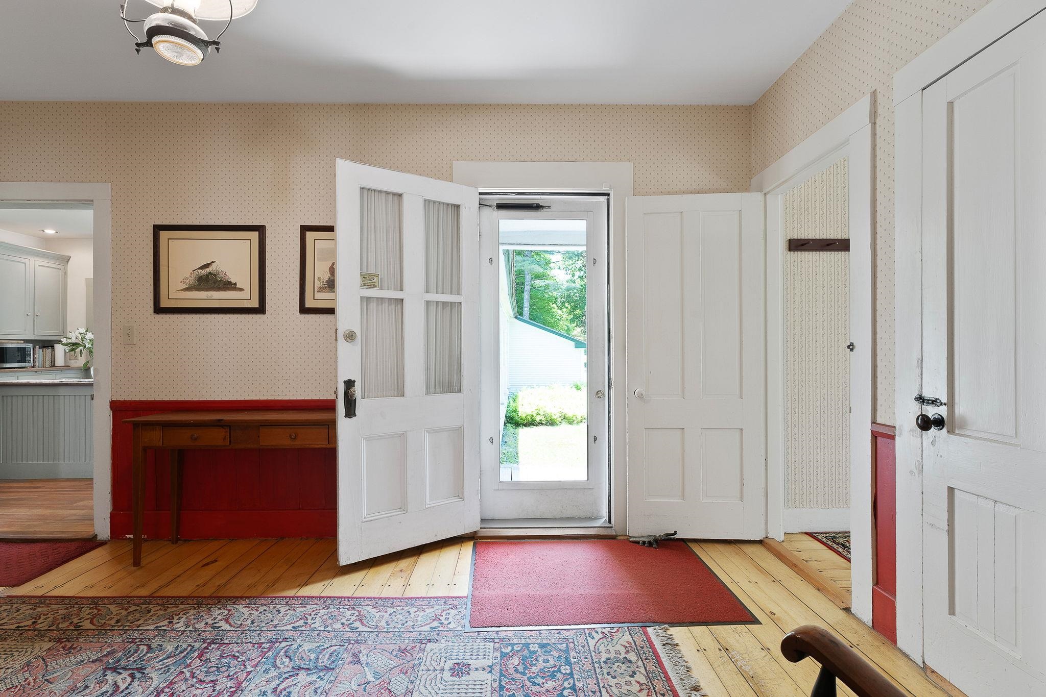 5285 Main Street Property Photo 8