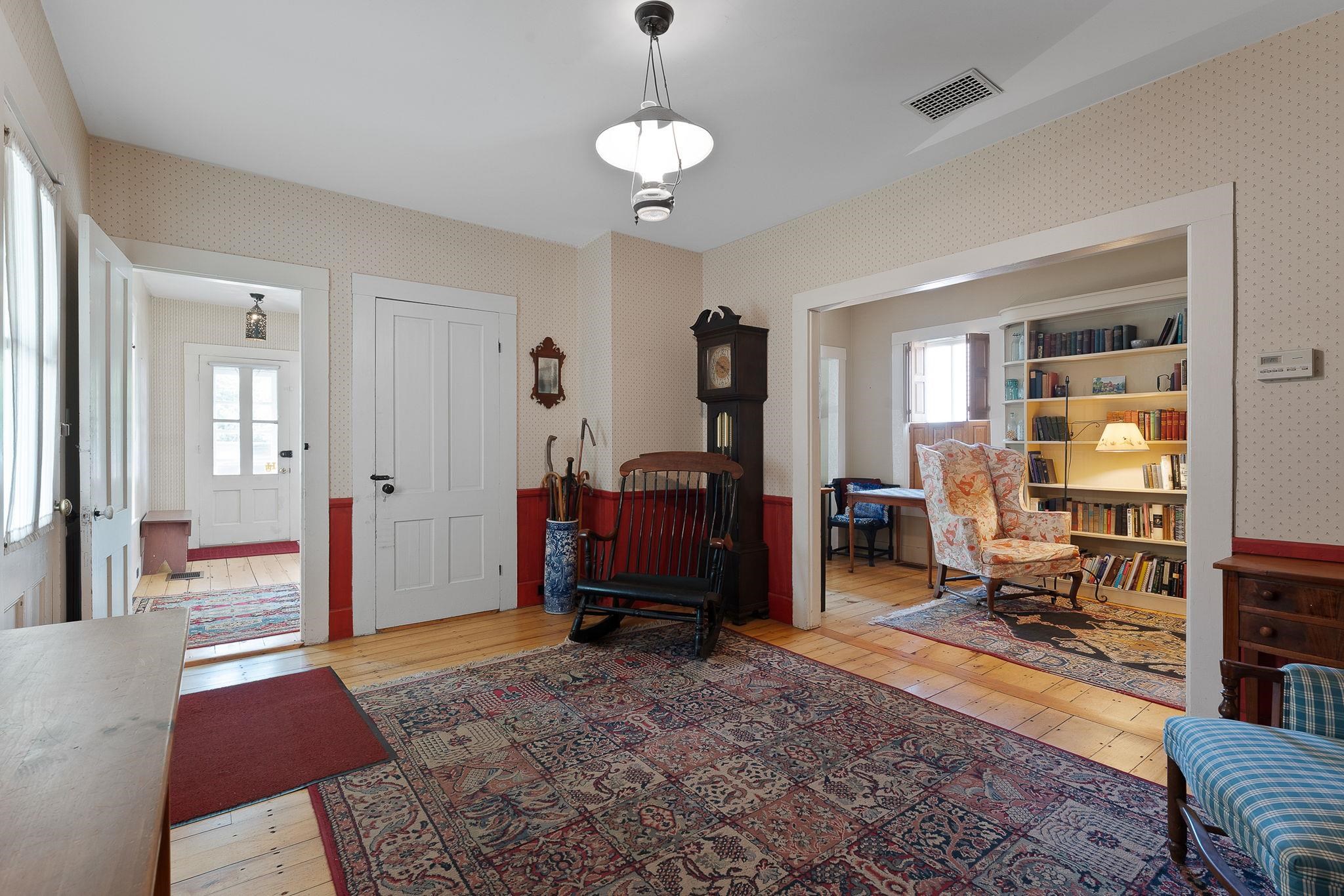 5285 Main Street Property Photo 10