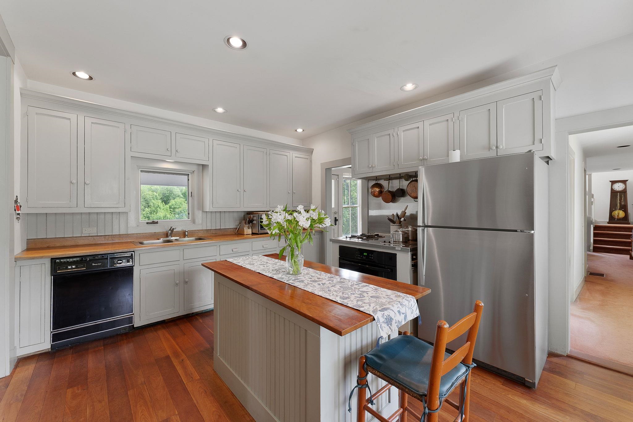 5285 Main Street Property Photo 19