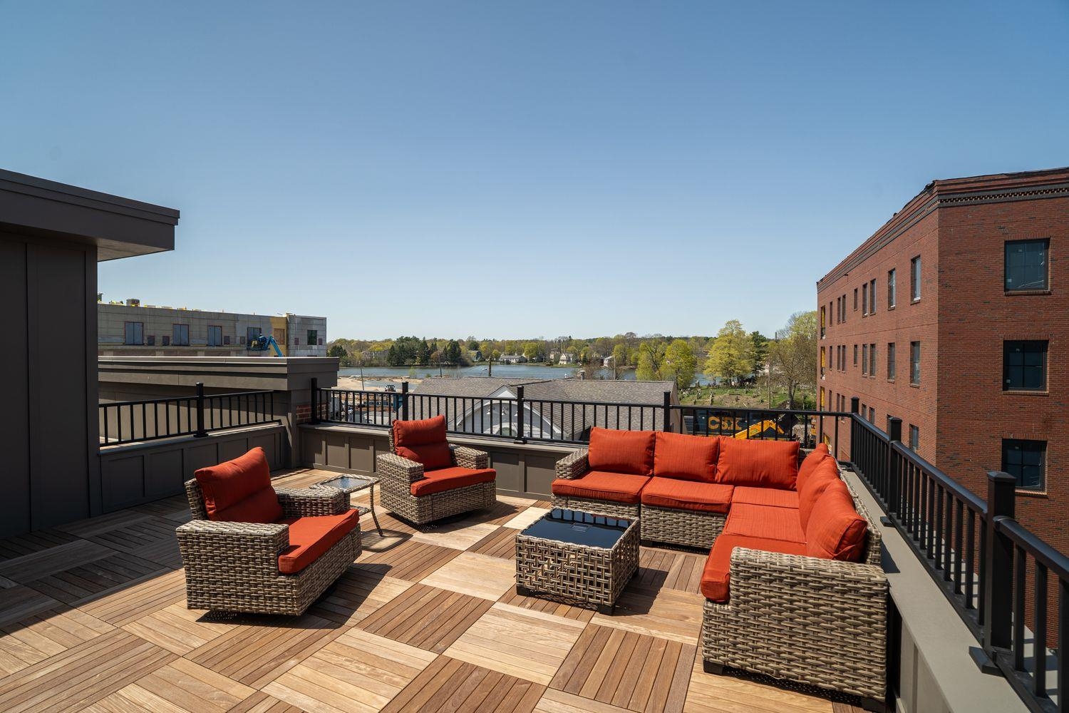 238 Deer Street Property Photo 5