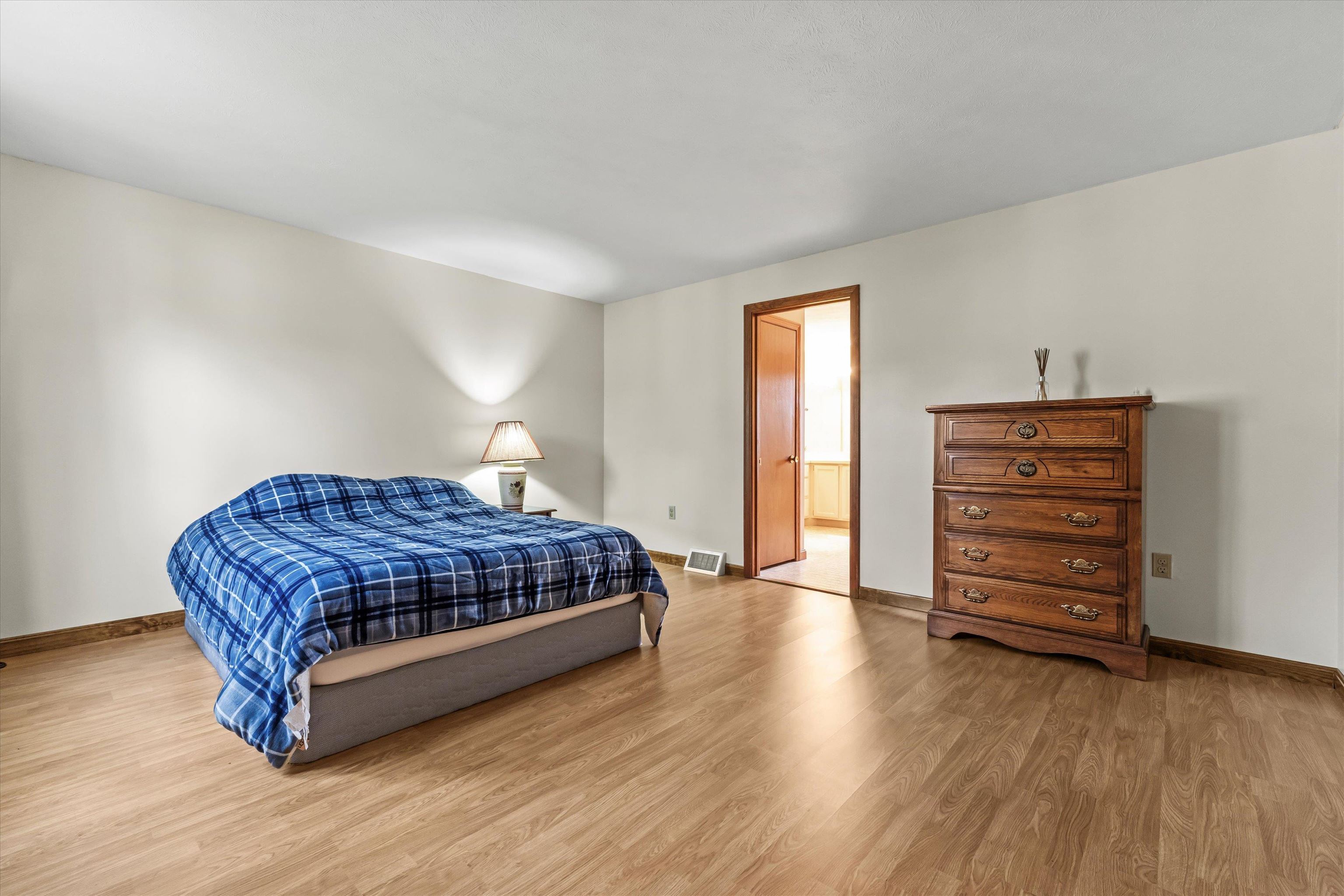 27 Country Hill Road Property Photo 3