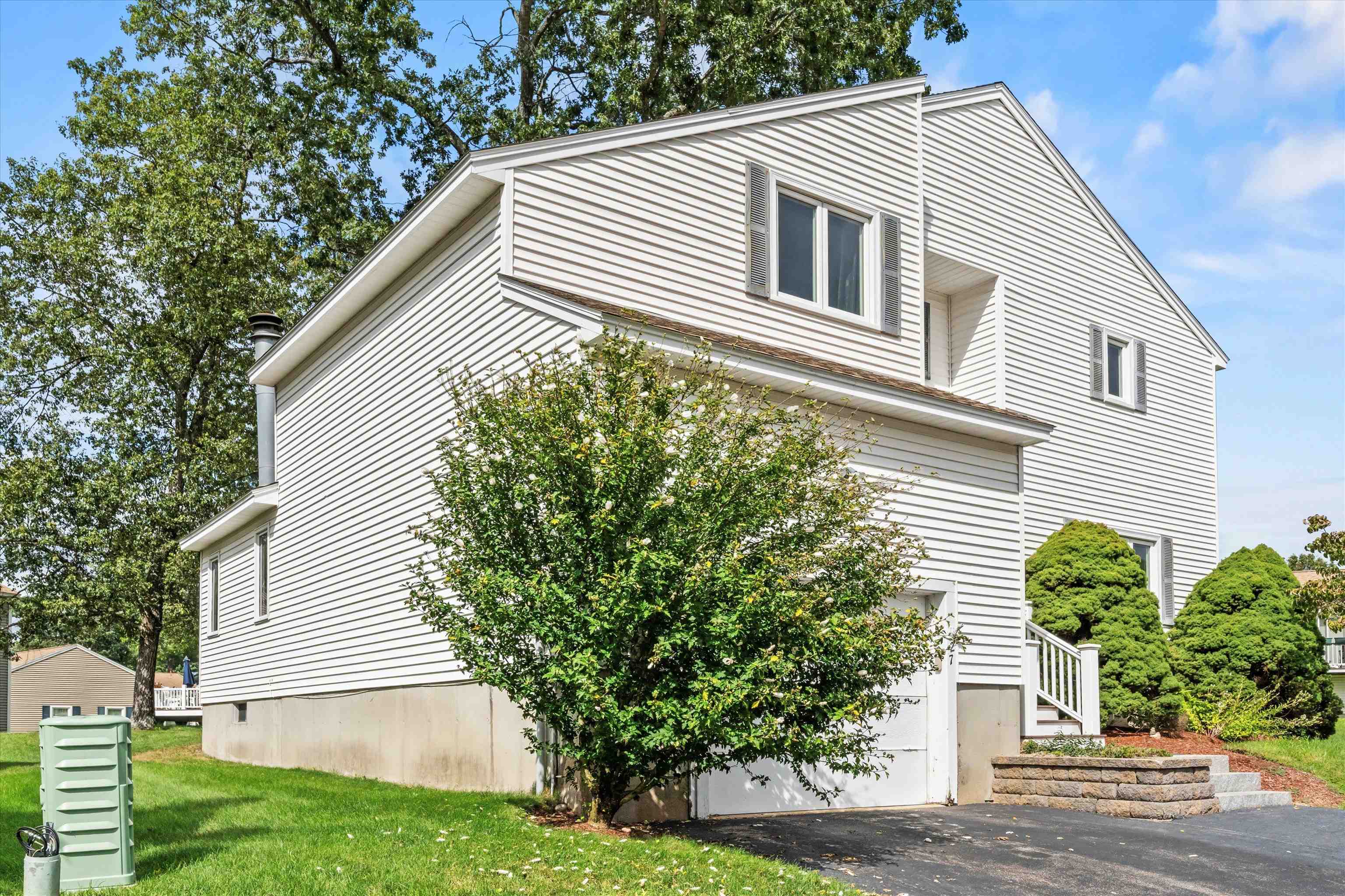 27 Country Hill Road Property Photo 4