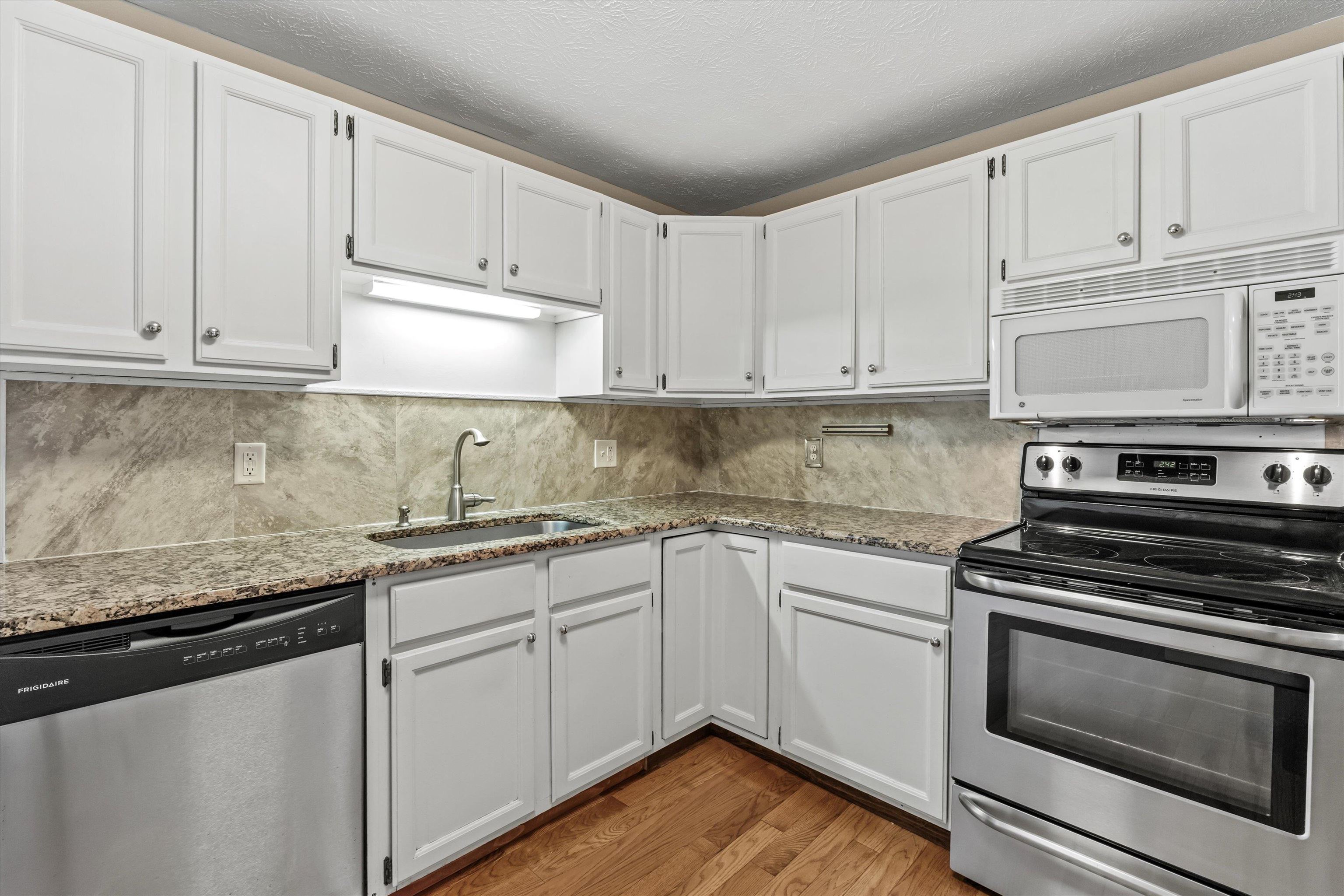 27 Country Hill Road Property Photo 10