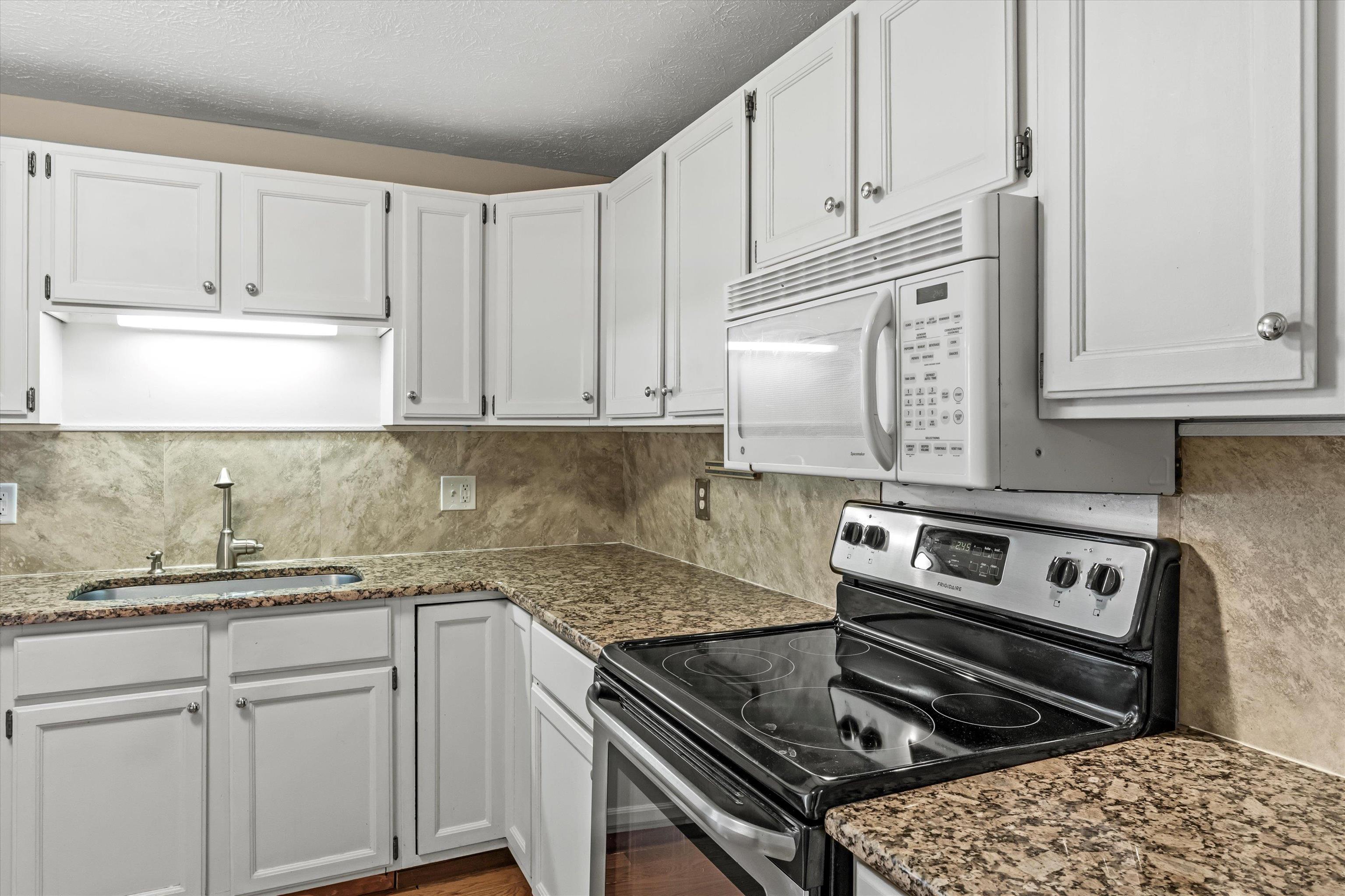 27 Country Hill Road Property Photo 12