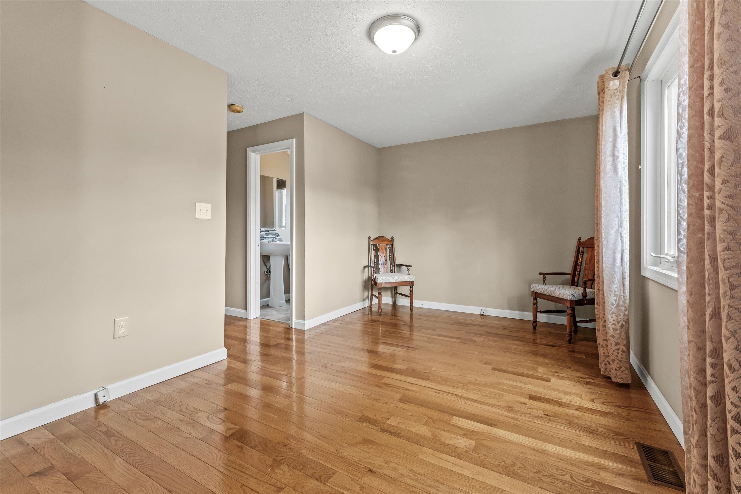 27 Country Hill Road Property Photo 15