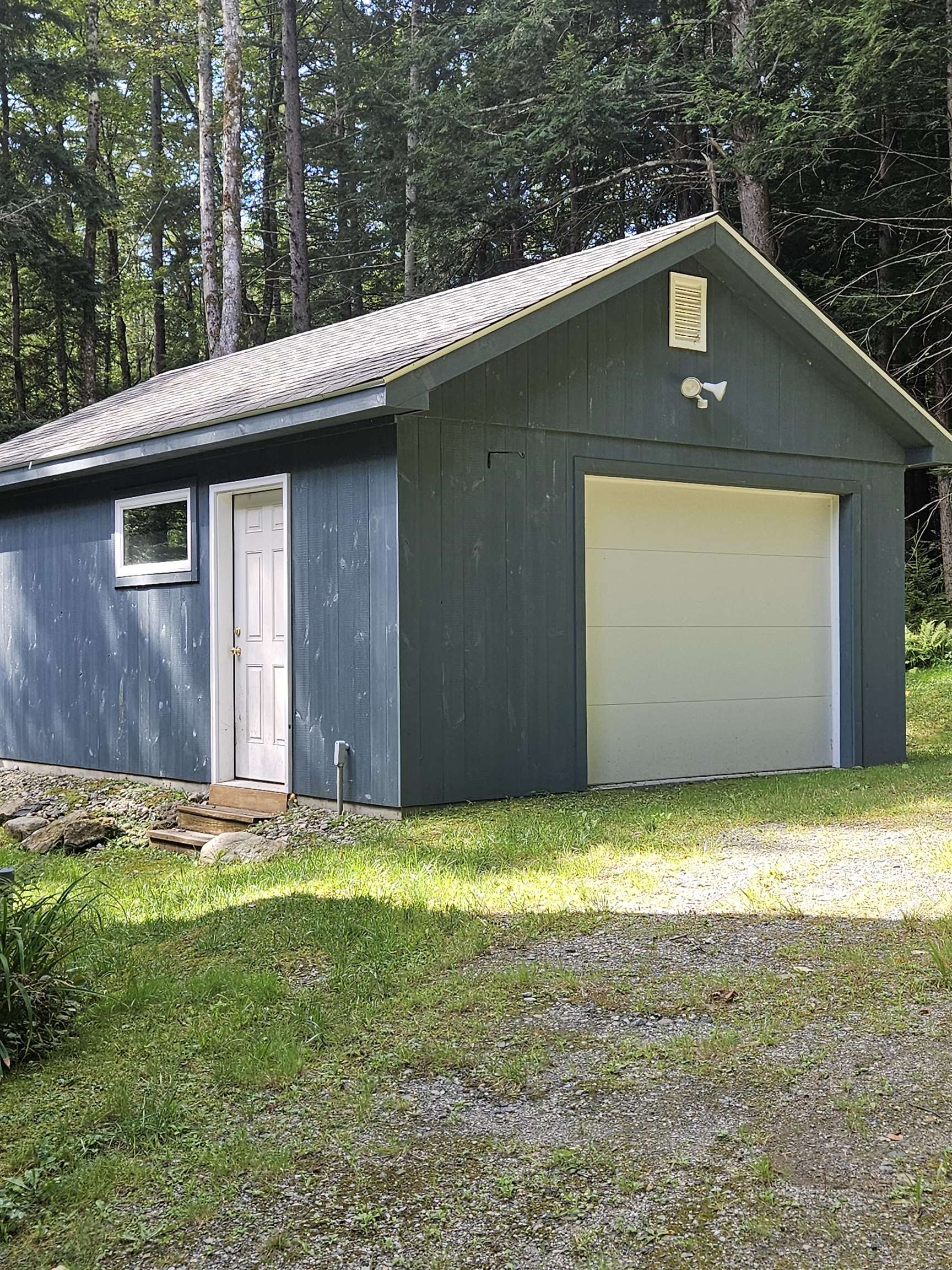 27 Country Court Property Photo 2