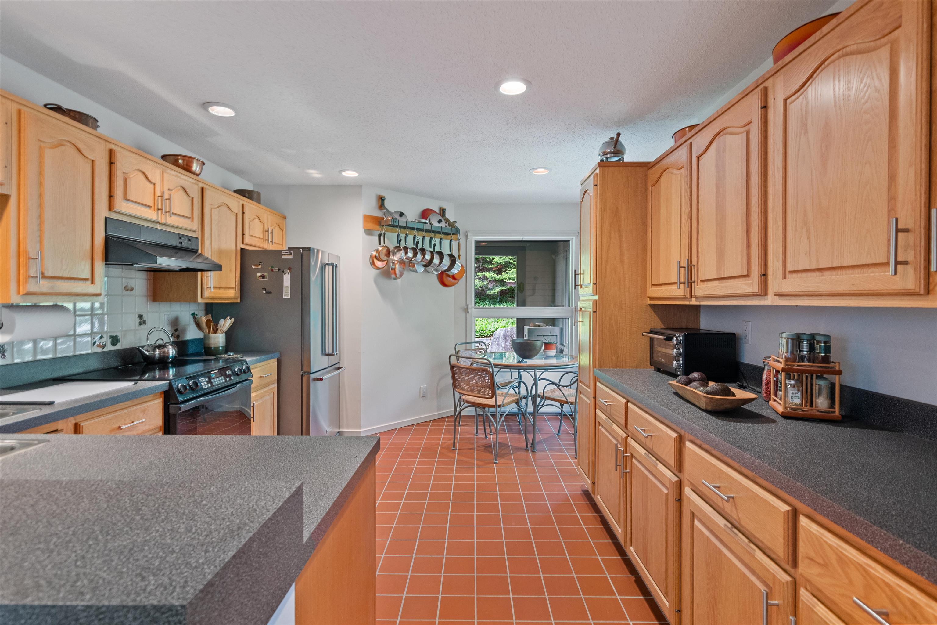 982 Brook Road Property Photo 10