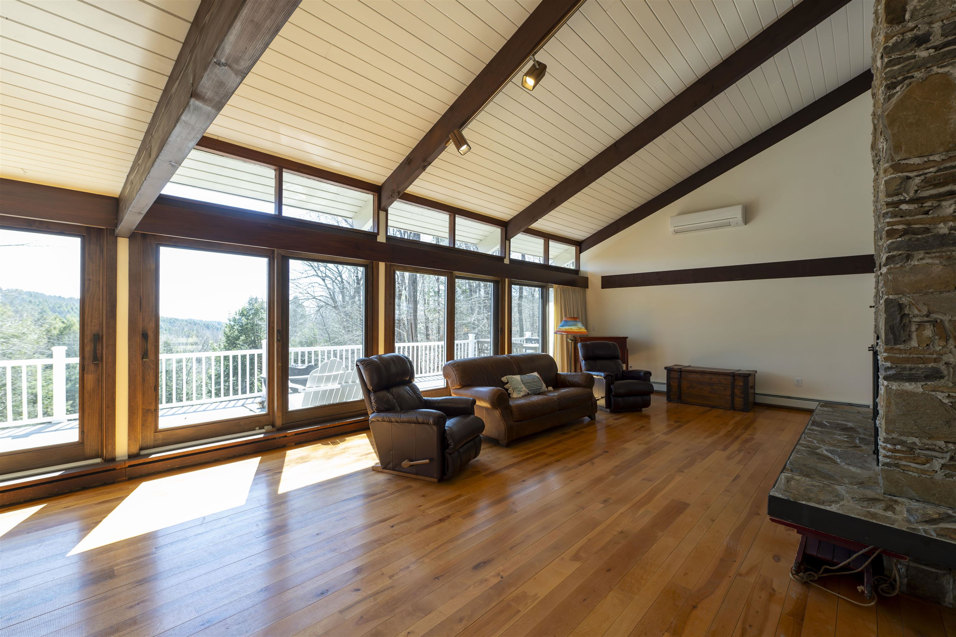 1877 Willard Road Property Photo 4