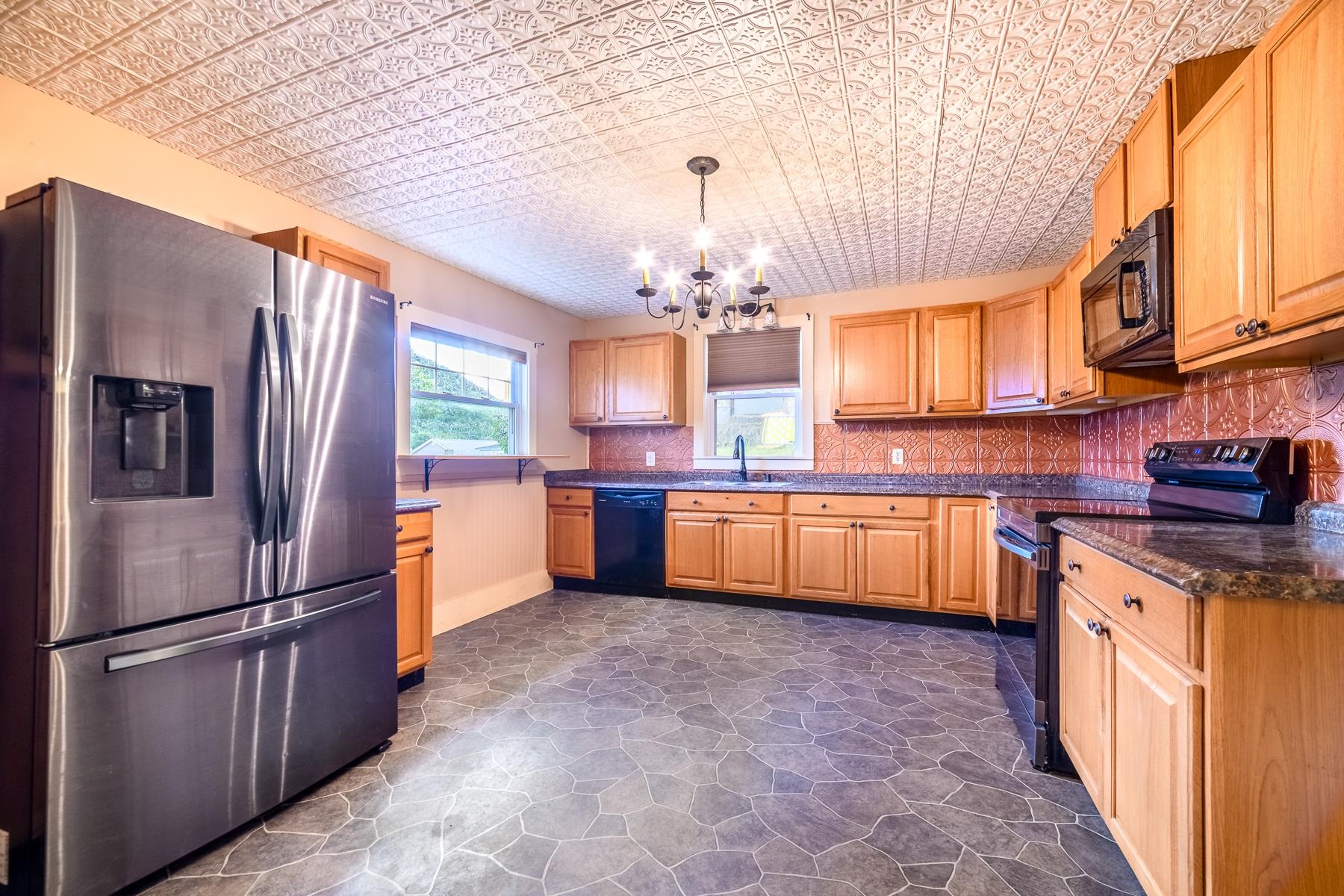 266 Madison Avenue Property Photo 8